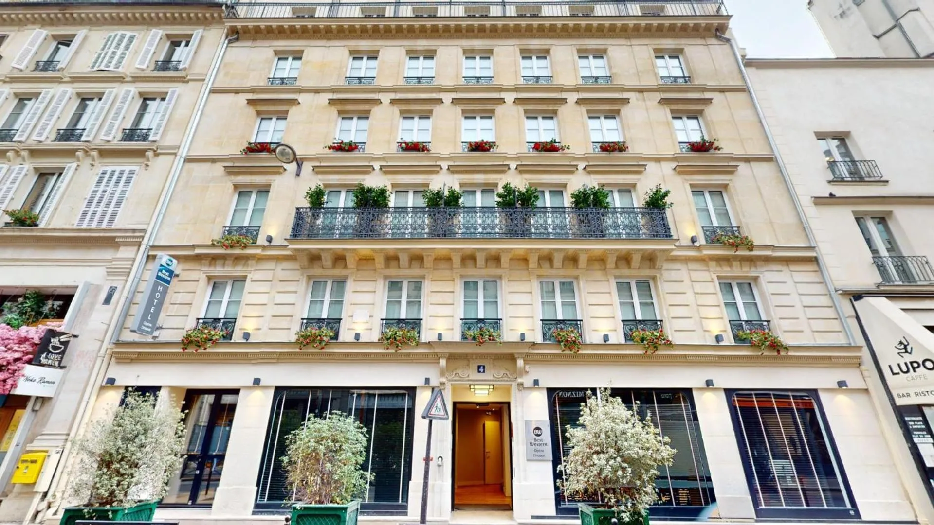 Property building in Best Western Hotel Opéra Drouot