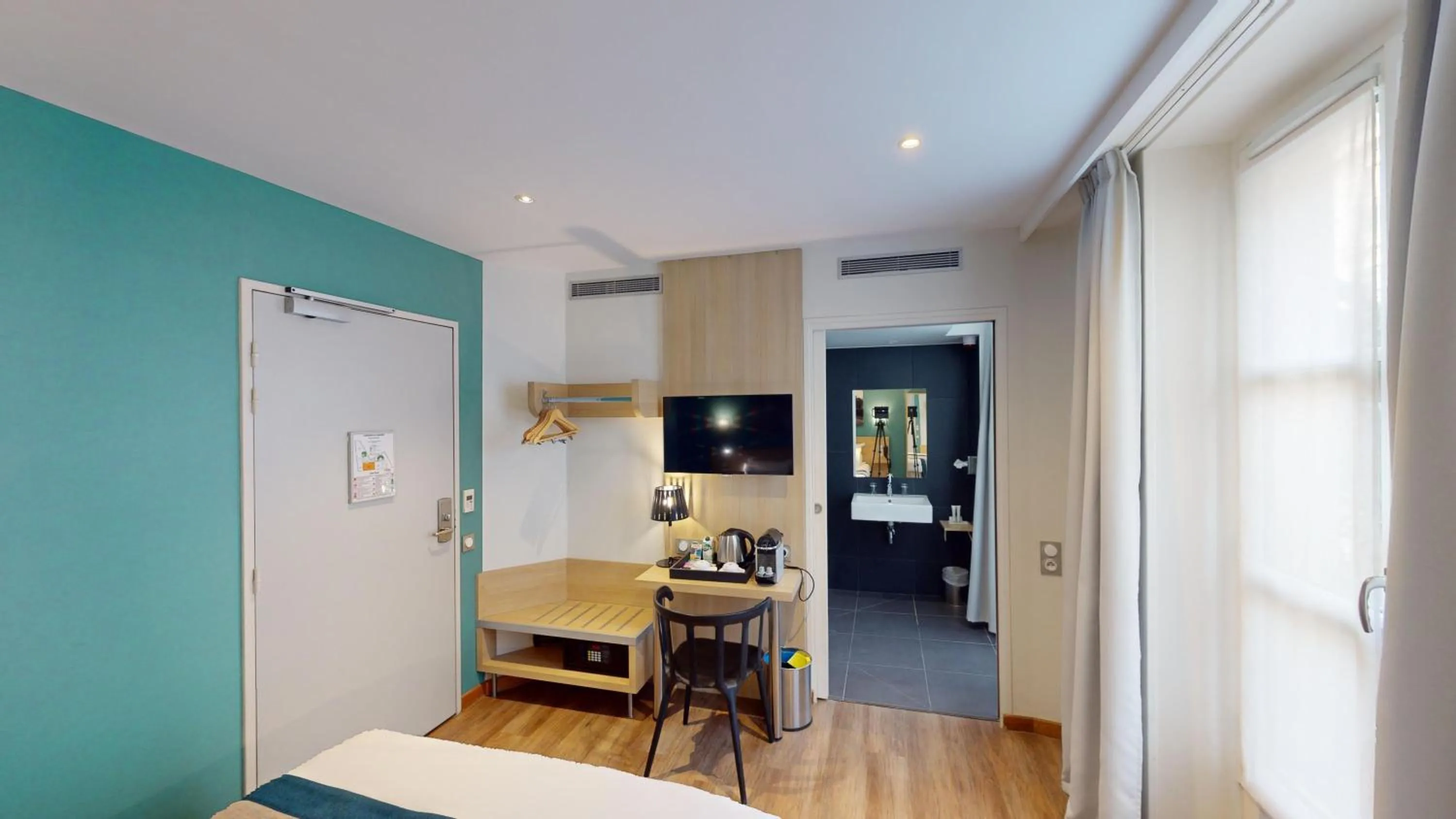 Bedroom in Best Western Hotel Opéra Drouot