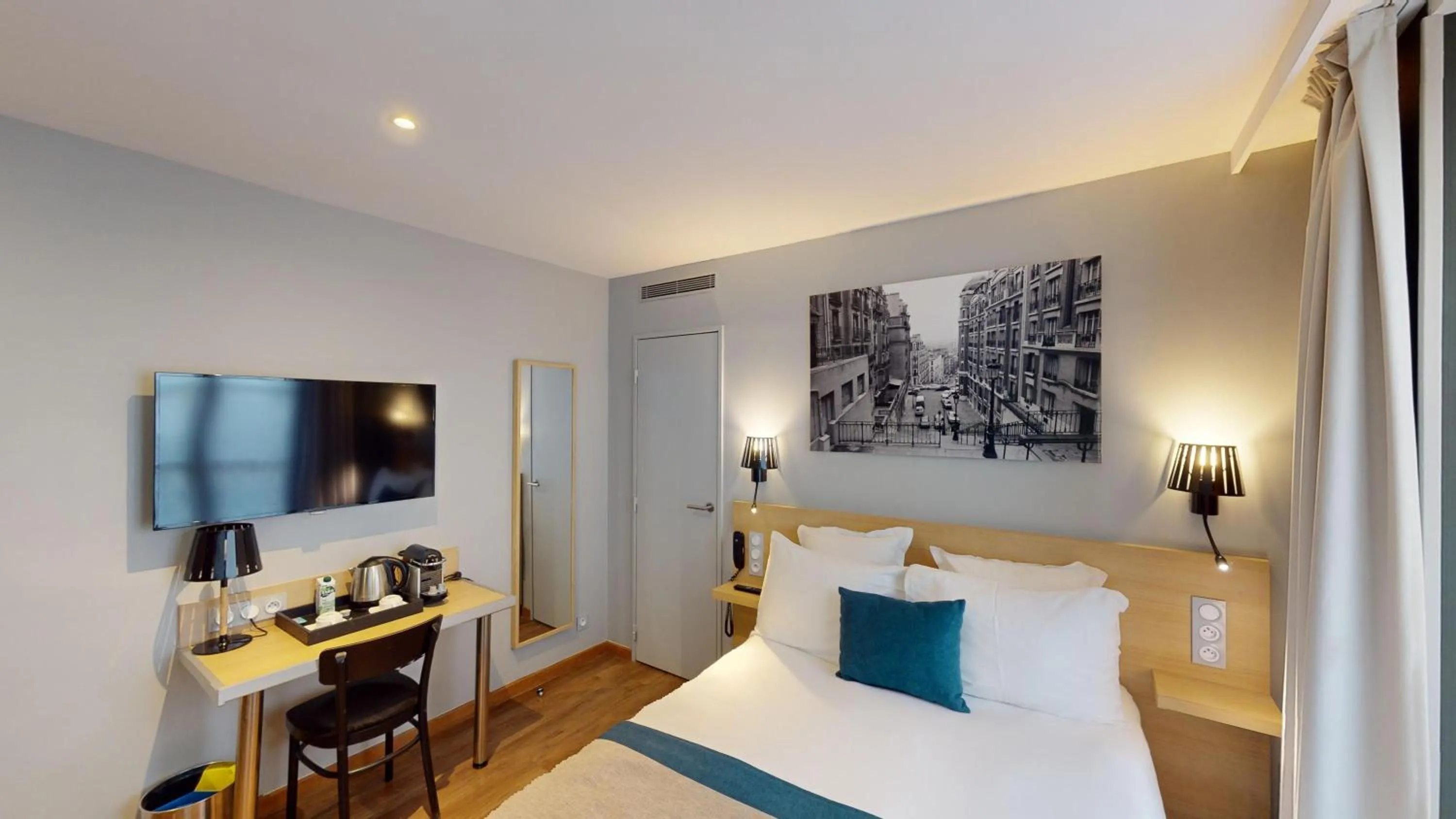 Bedroom, Bed in Best Western Hotel Opéra Drouot