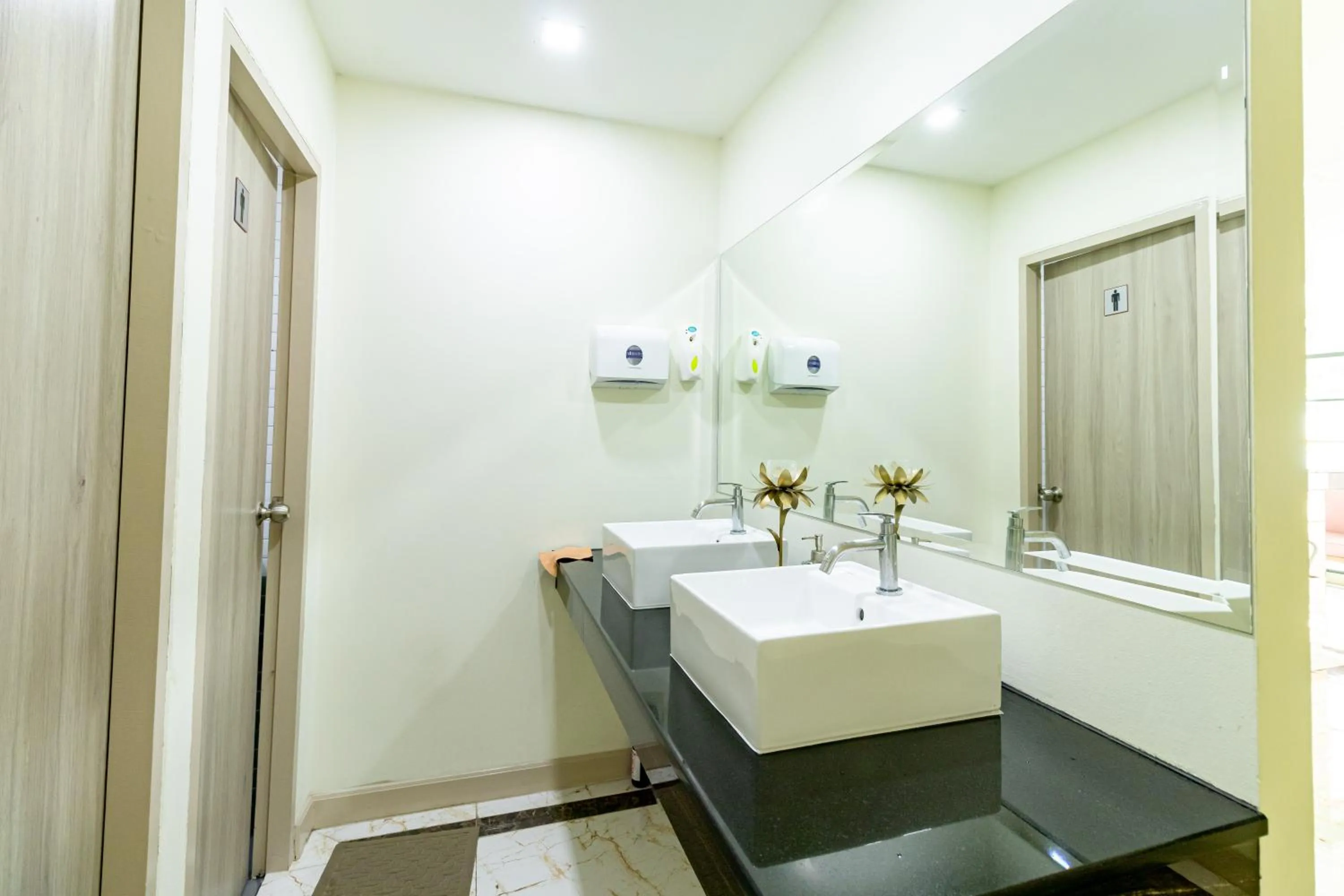 Toilet in BeWish Residence Bangphlat