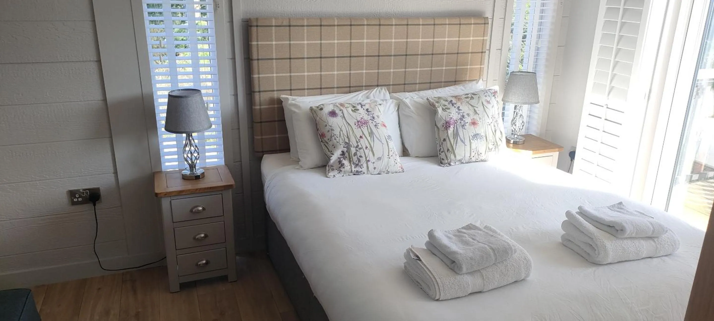 Bedroom, Bed in Great Trethew Hotel - Self Catering Lodges - Bar & Restaurant