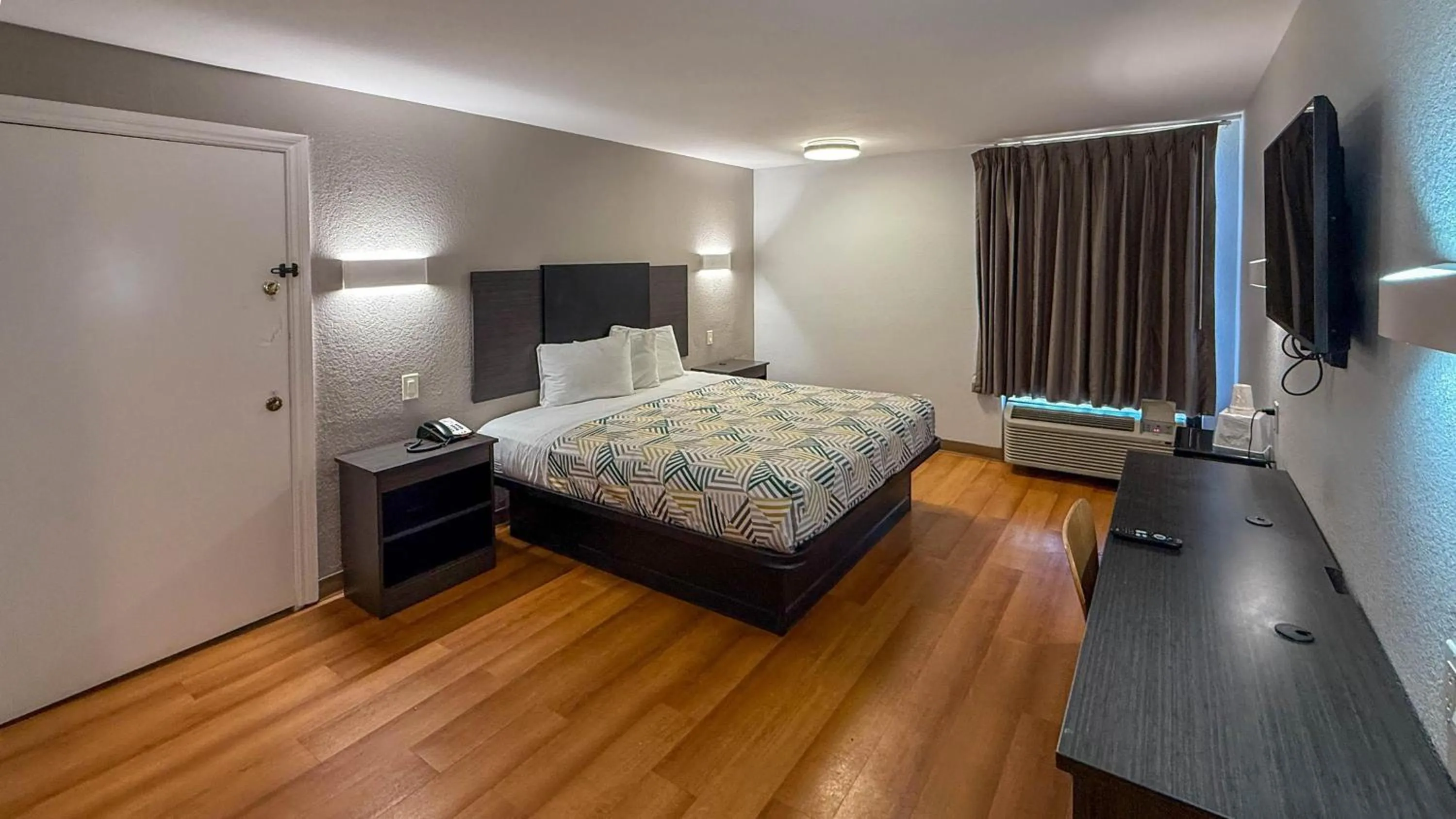 Bedroom, Bed in Motel 6-Oklahoma City, OK - South