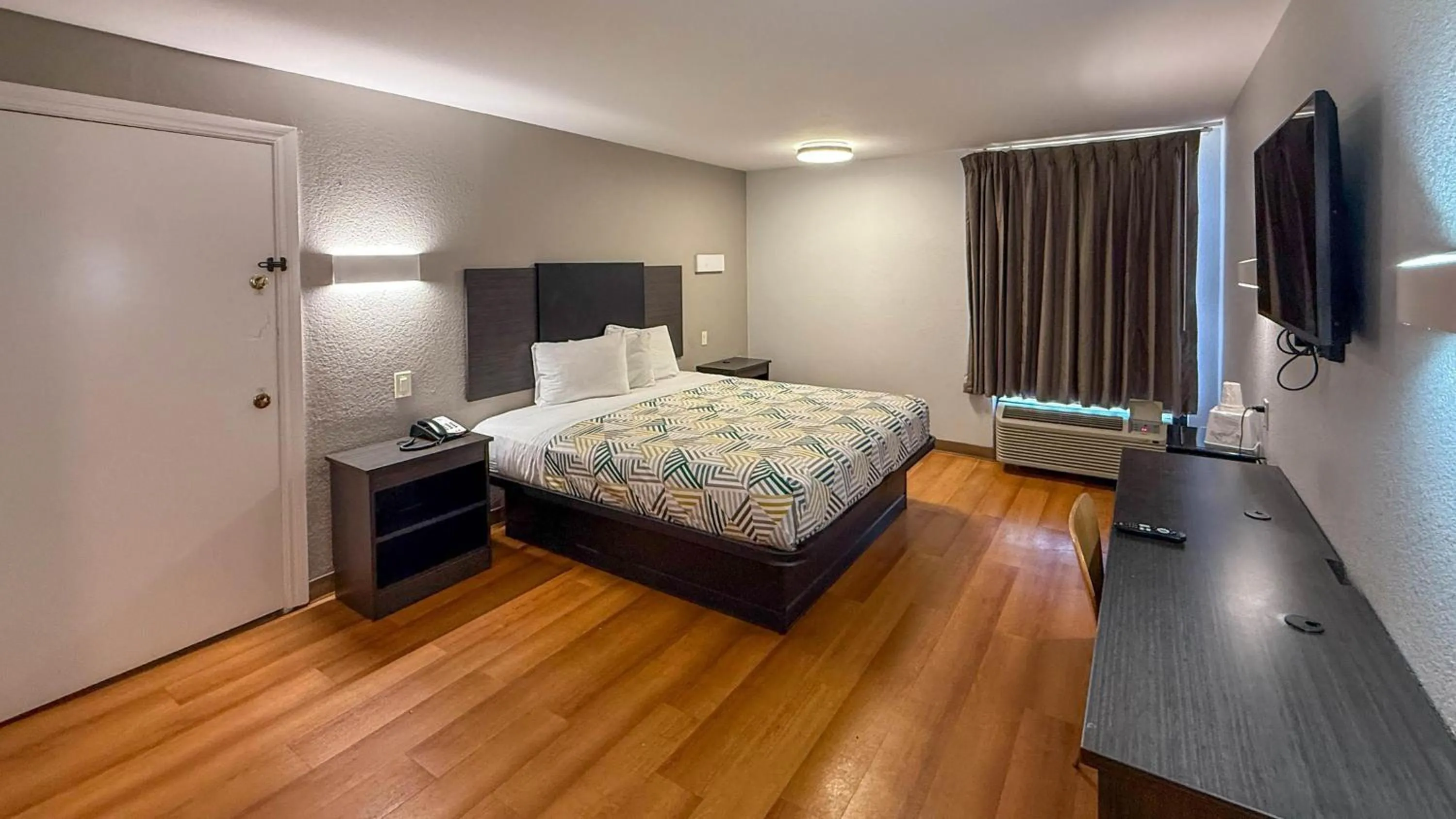 Bedroom, Bed in Motel 6-Oklahoma City, OK - South