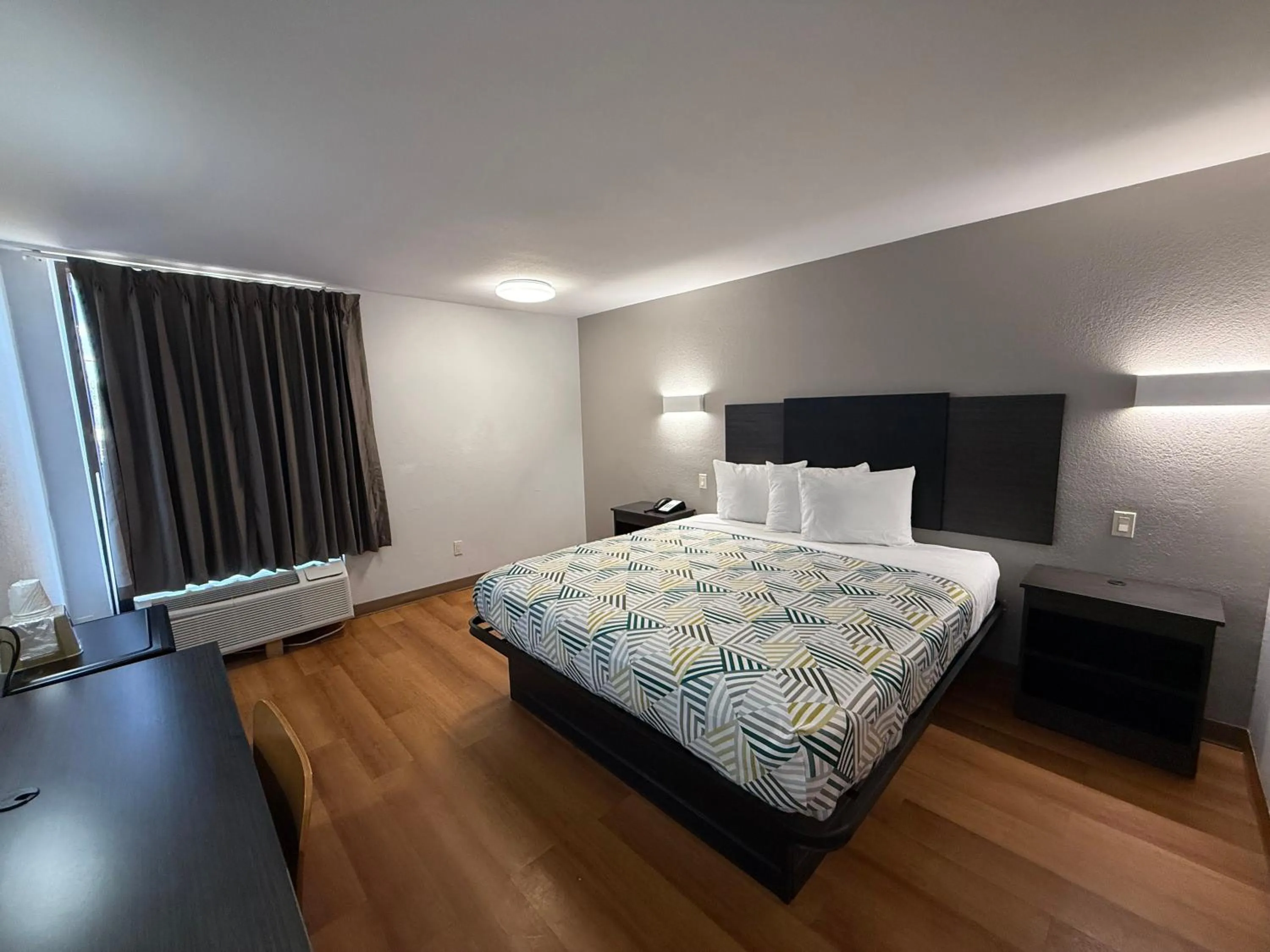 Bed in Motel 6-Oklahoma City, OK - South