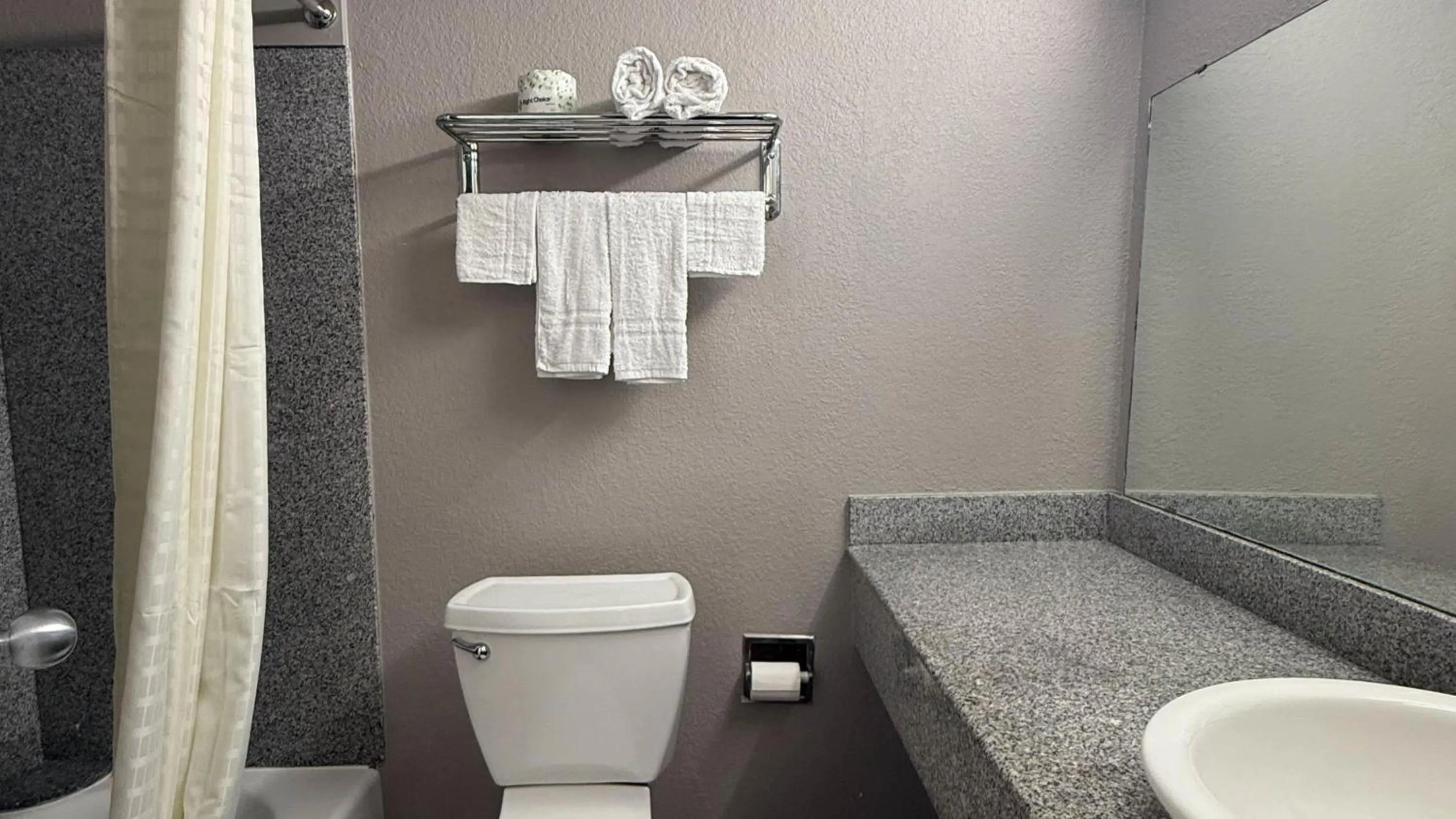 Bathroom in Motel 6-Oklahoma City, OK - South