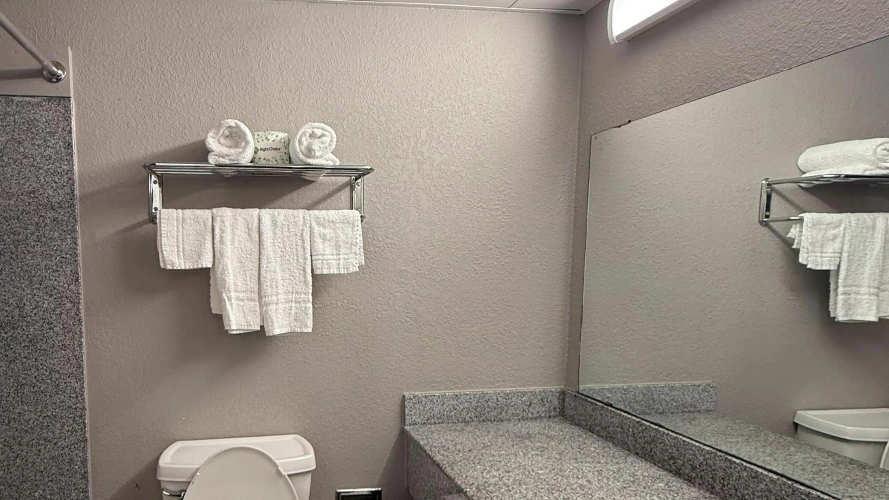 Bathroom in Motel 6-Oklahoma City, OK - South