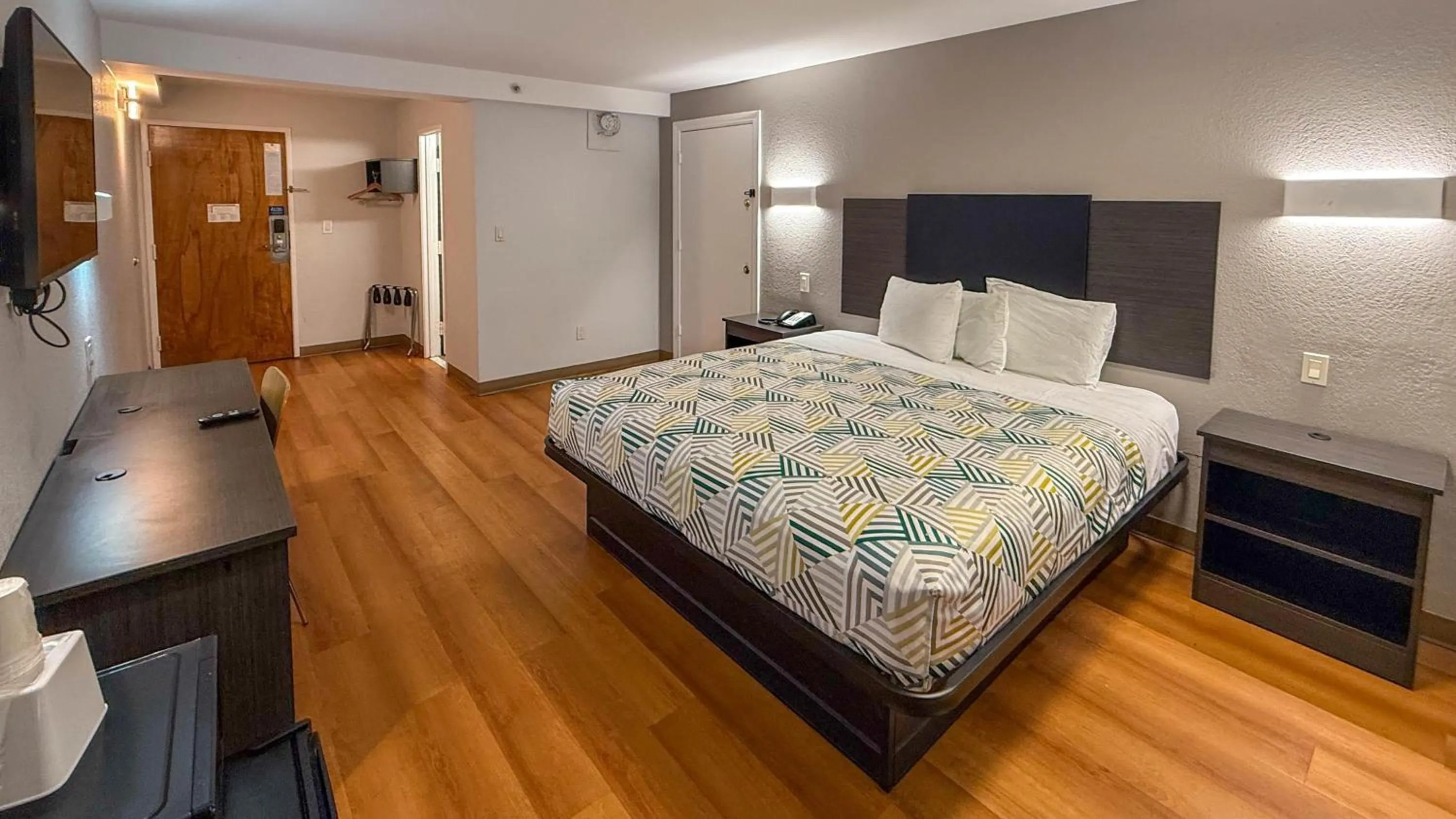 Bedroom, Bed in Motel 6-Oklahoma City, OK - South