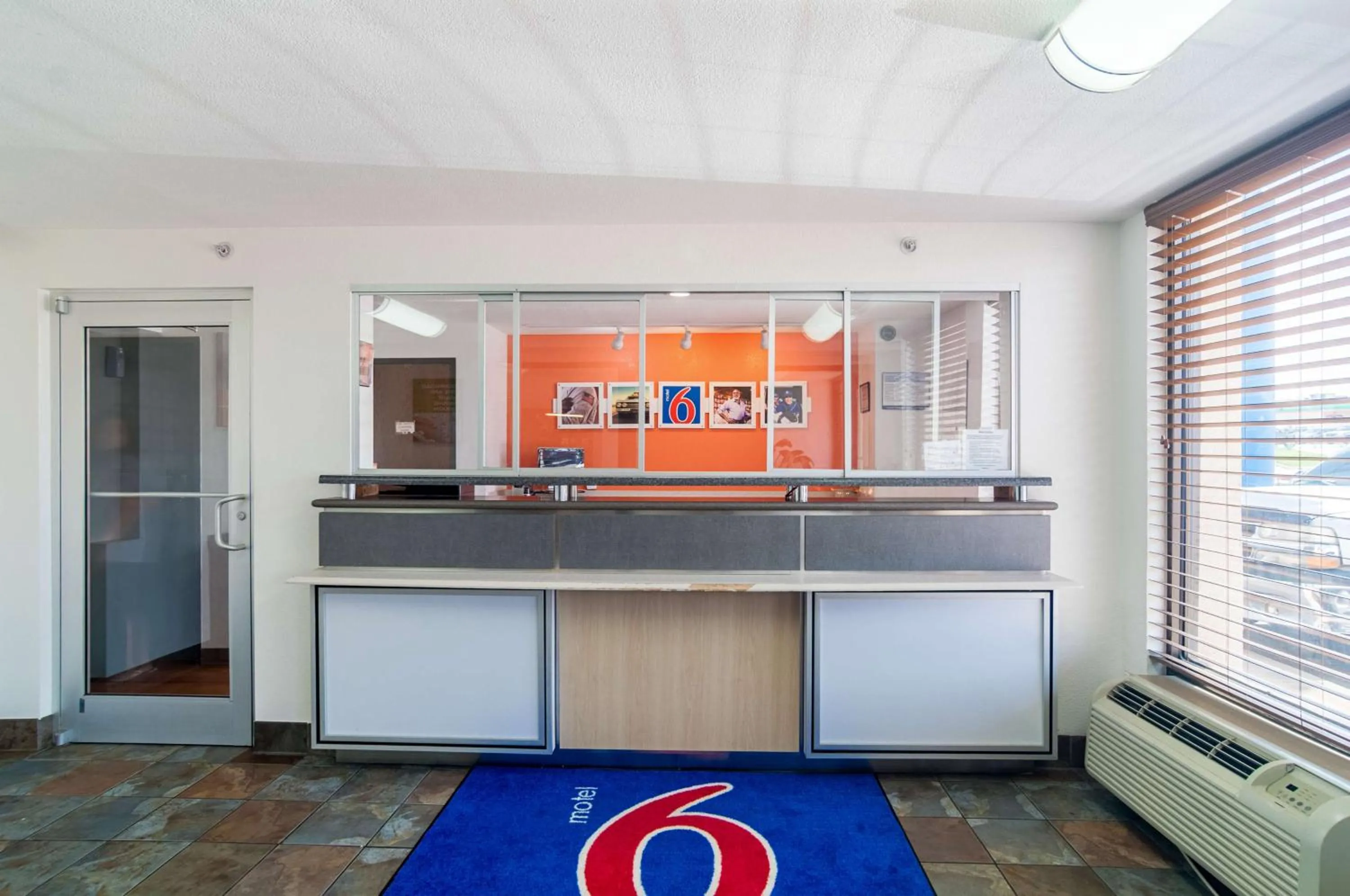 Lobby or reception in Motel 6-Oklahoma City, OK - South