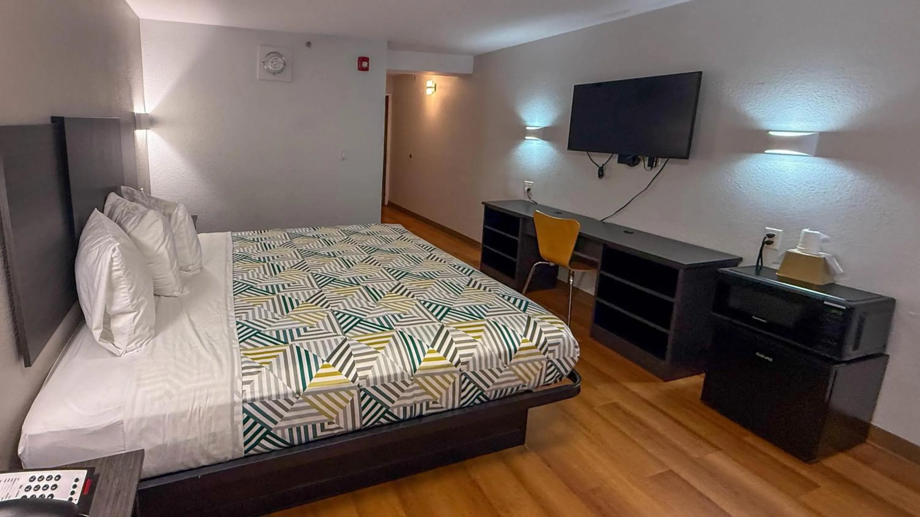 Bedroom, Bed in Motel 6-Oklahoma City, OK - South