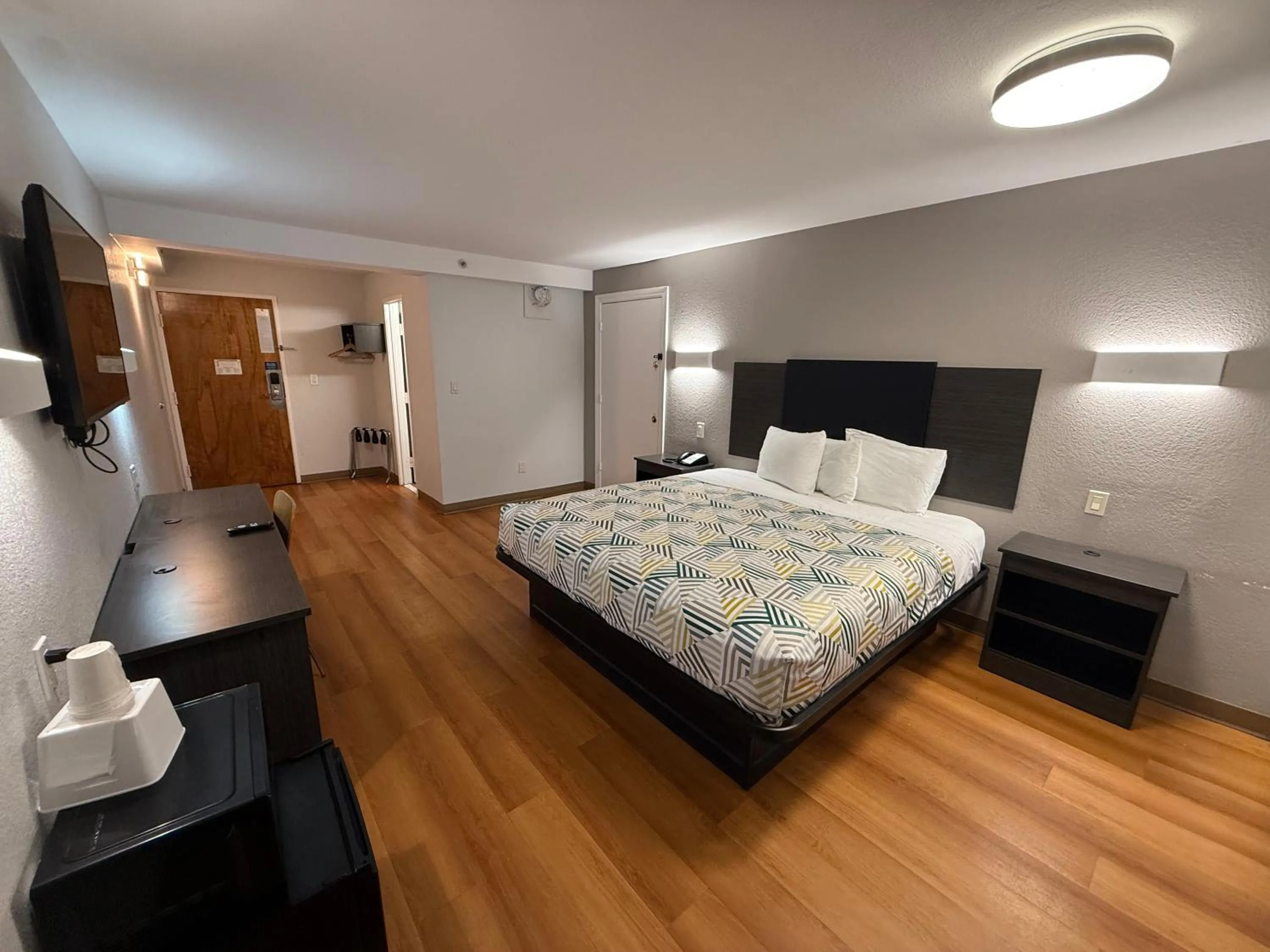 Bed in Motel 6-Oklahoma City, OK - South