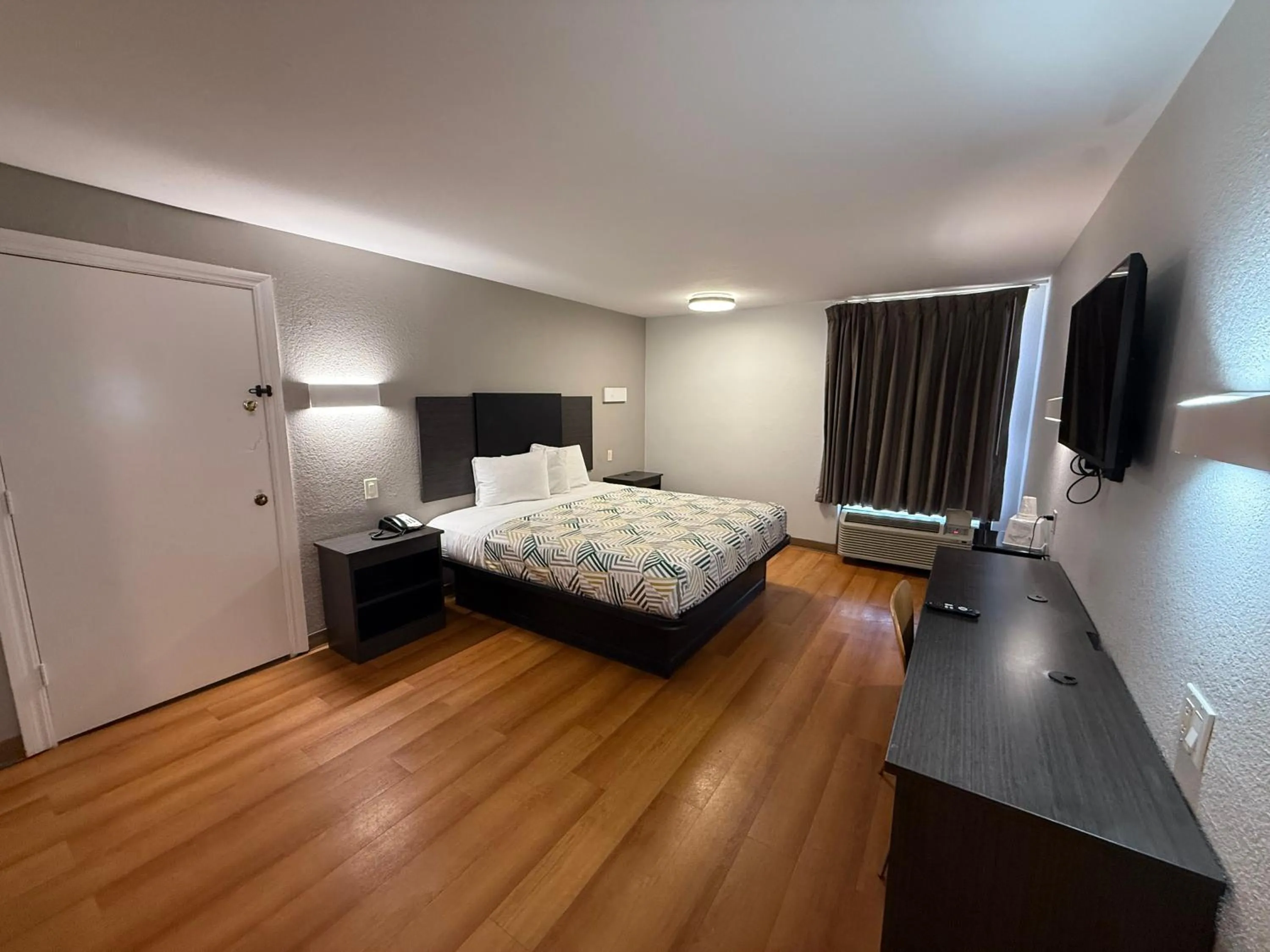 Bed in Motel 6-Oklahoma City, OK - South