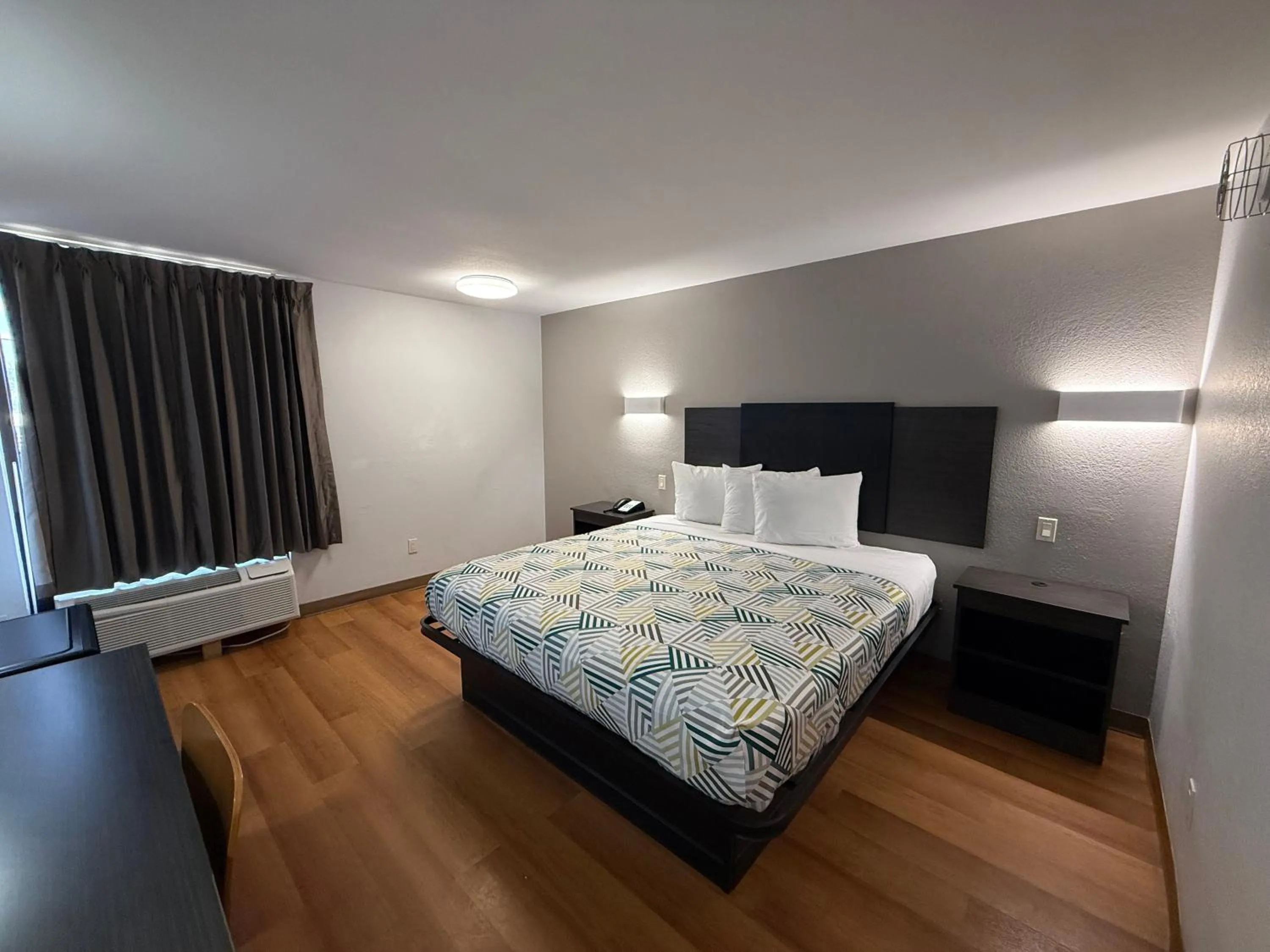 Bed in Motel 6-Oklahoma City, OK - South