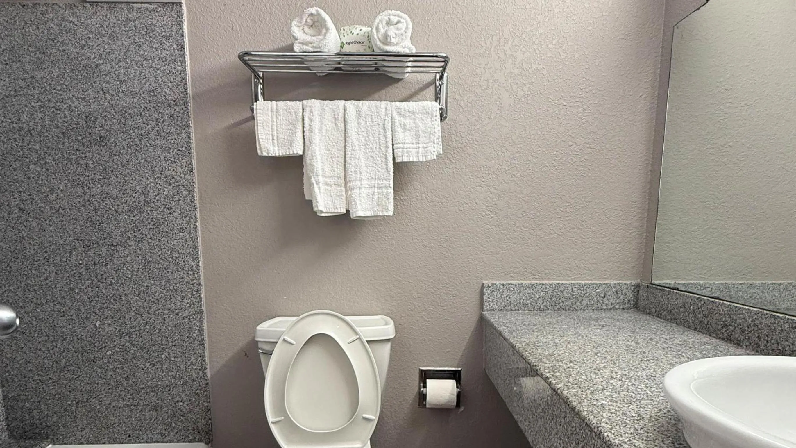 Bathroom in Motel 6-Oklahoma City, OK - South