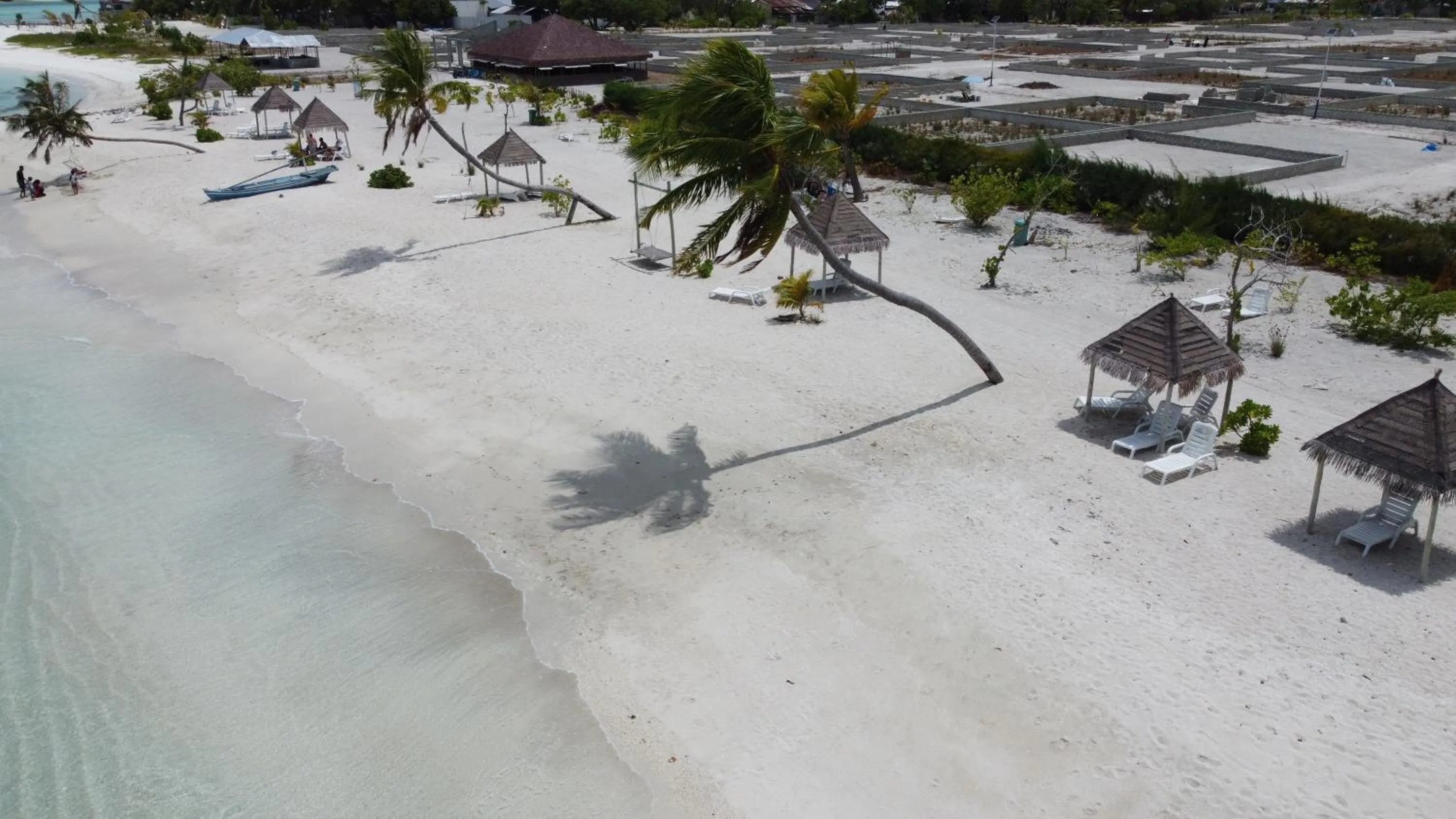 Beach in Moodhumaa Inn