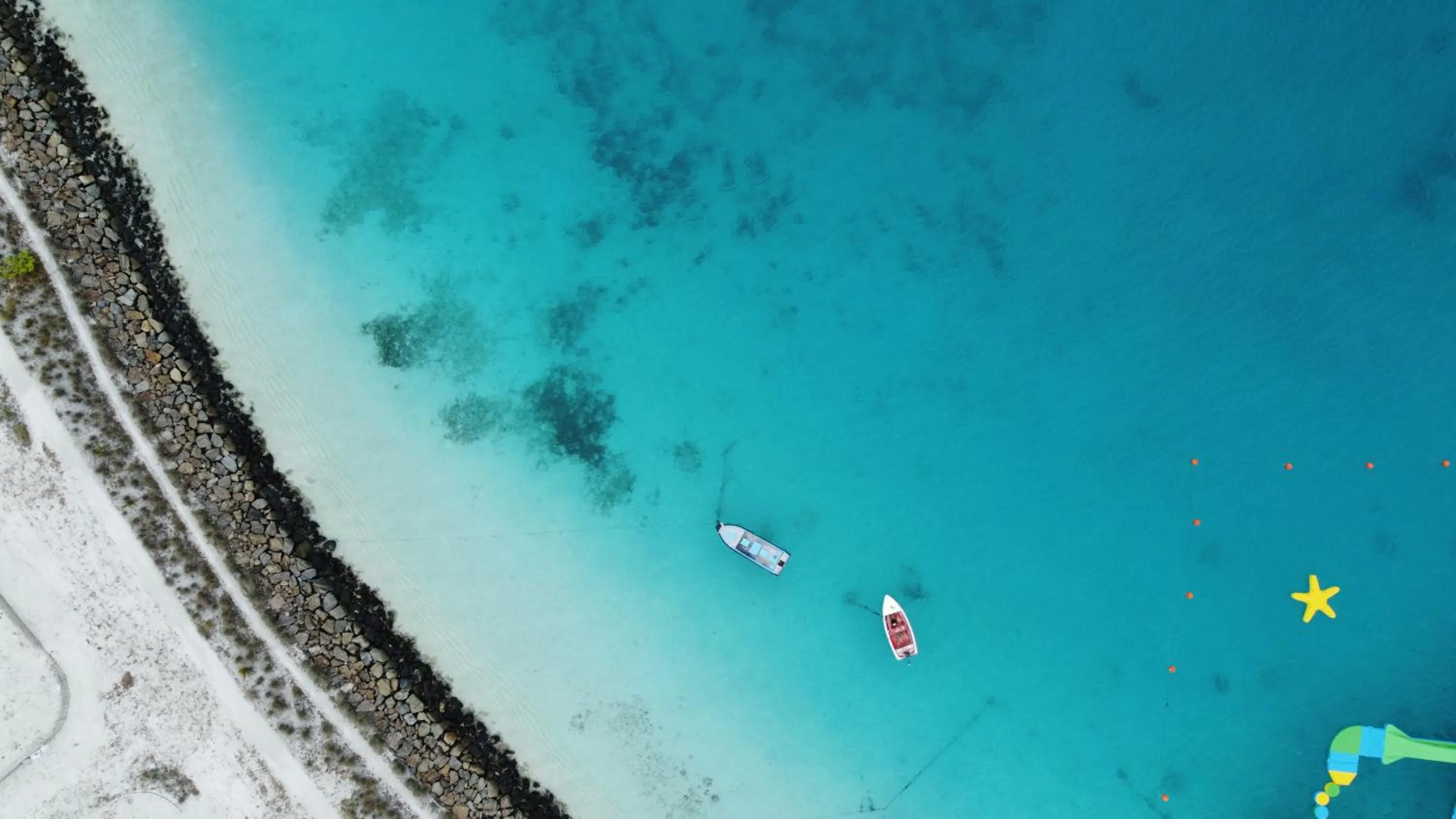 Day in Moodhumaa Inn