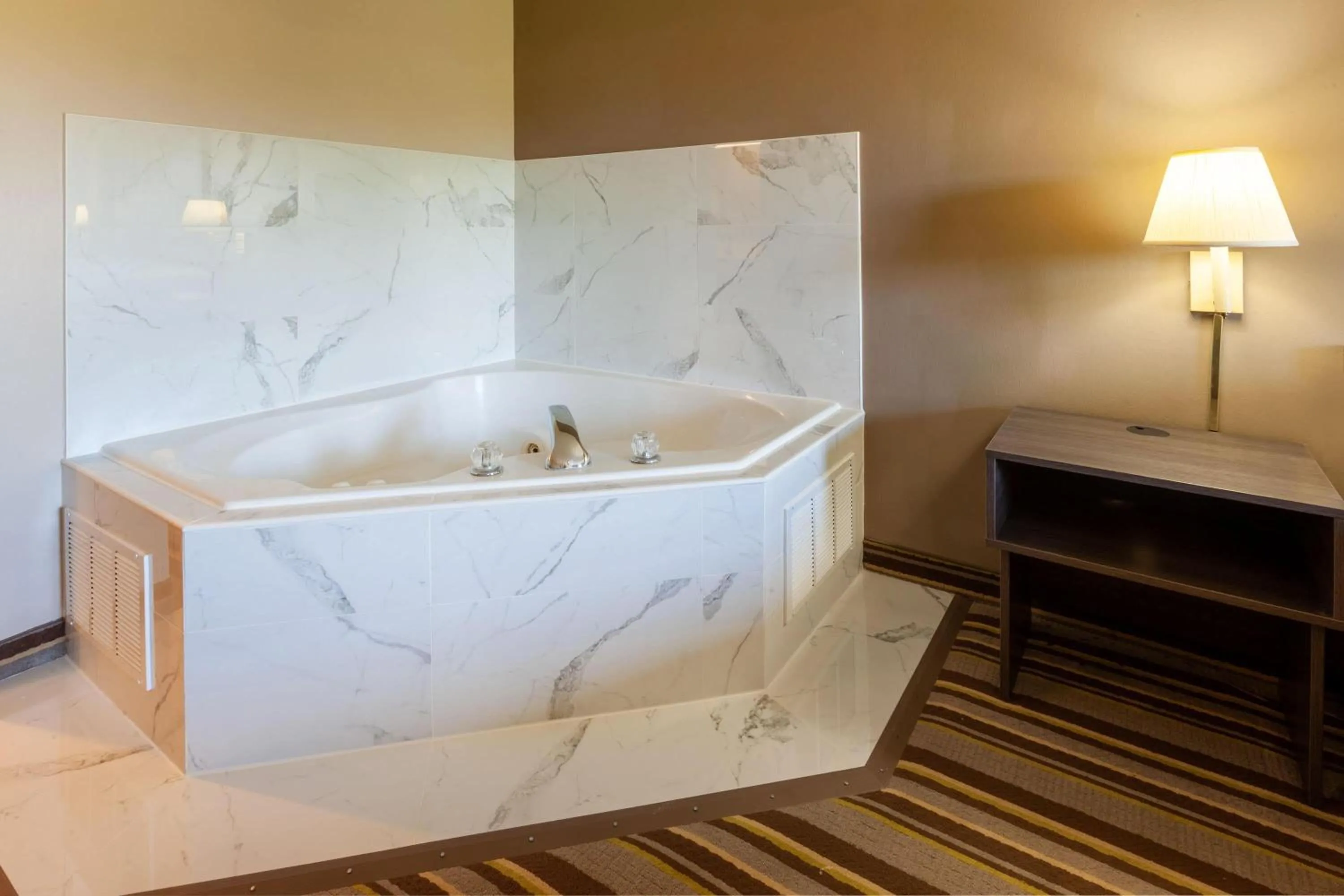 Photo of the whole room in Super 8 by Wyndham La Grange KY