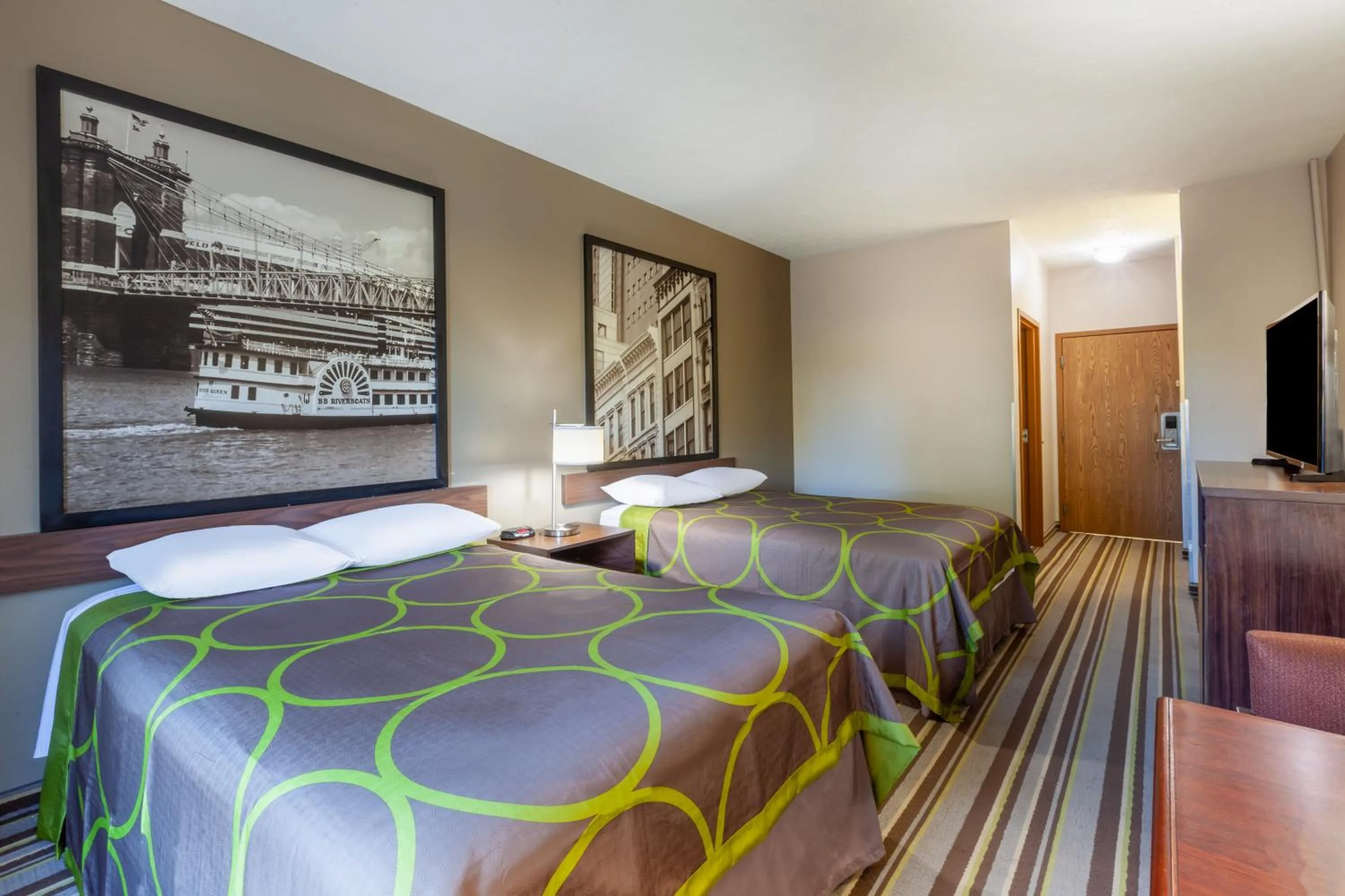 Photo of the whole room, Bed in Super 8 by Wyndham La Grange KY