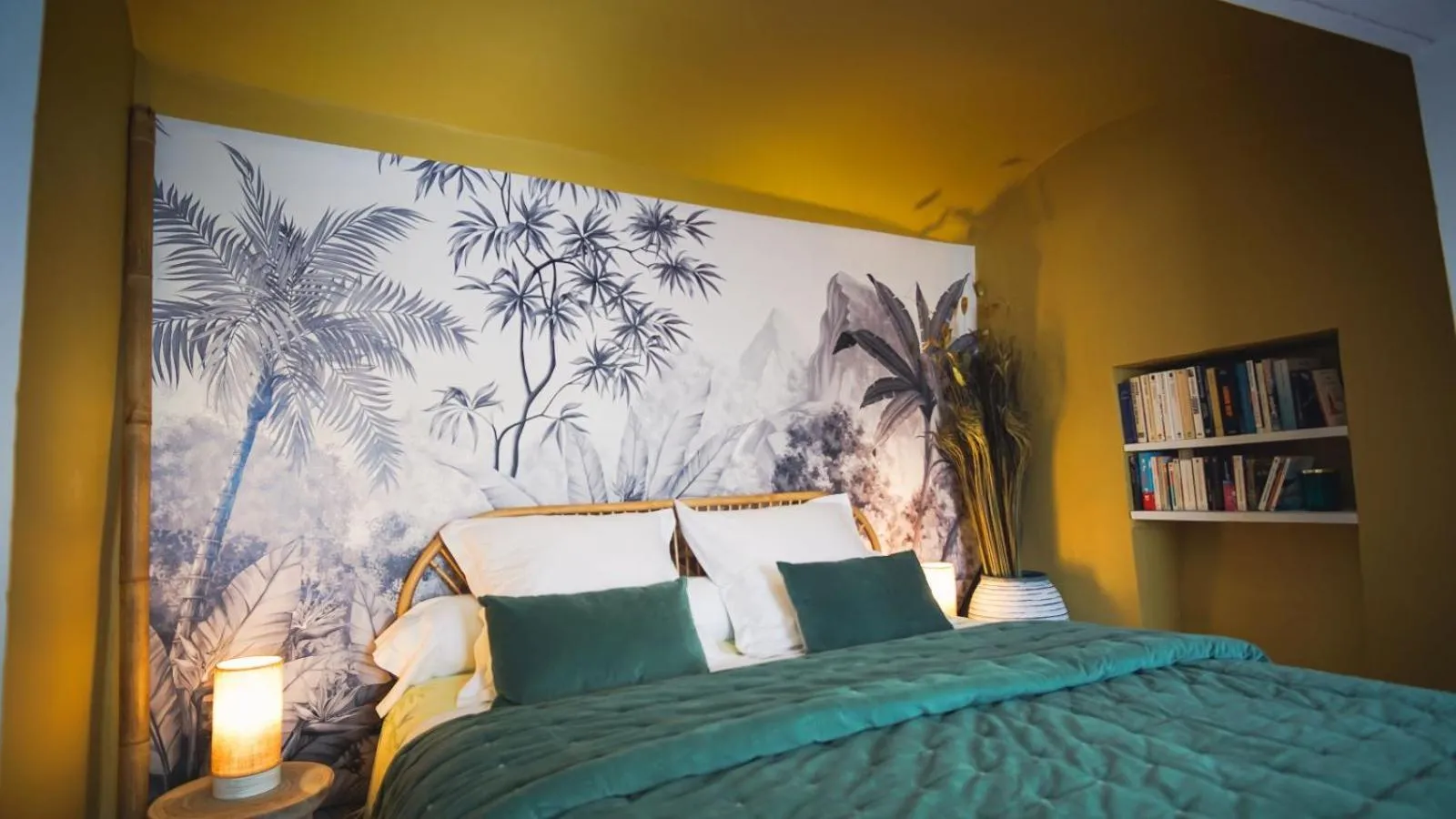 Queen Suite with Spa Bath in Le Mas Fraissinet