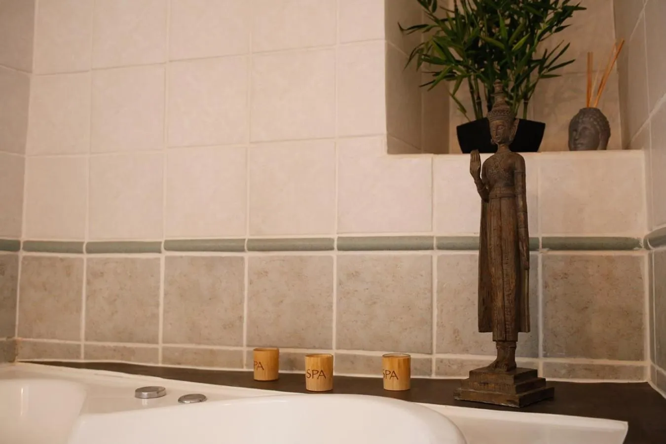 Bathroom in Le Mas Fraissinet