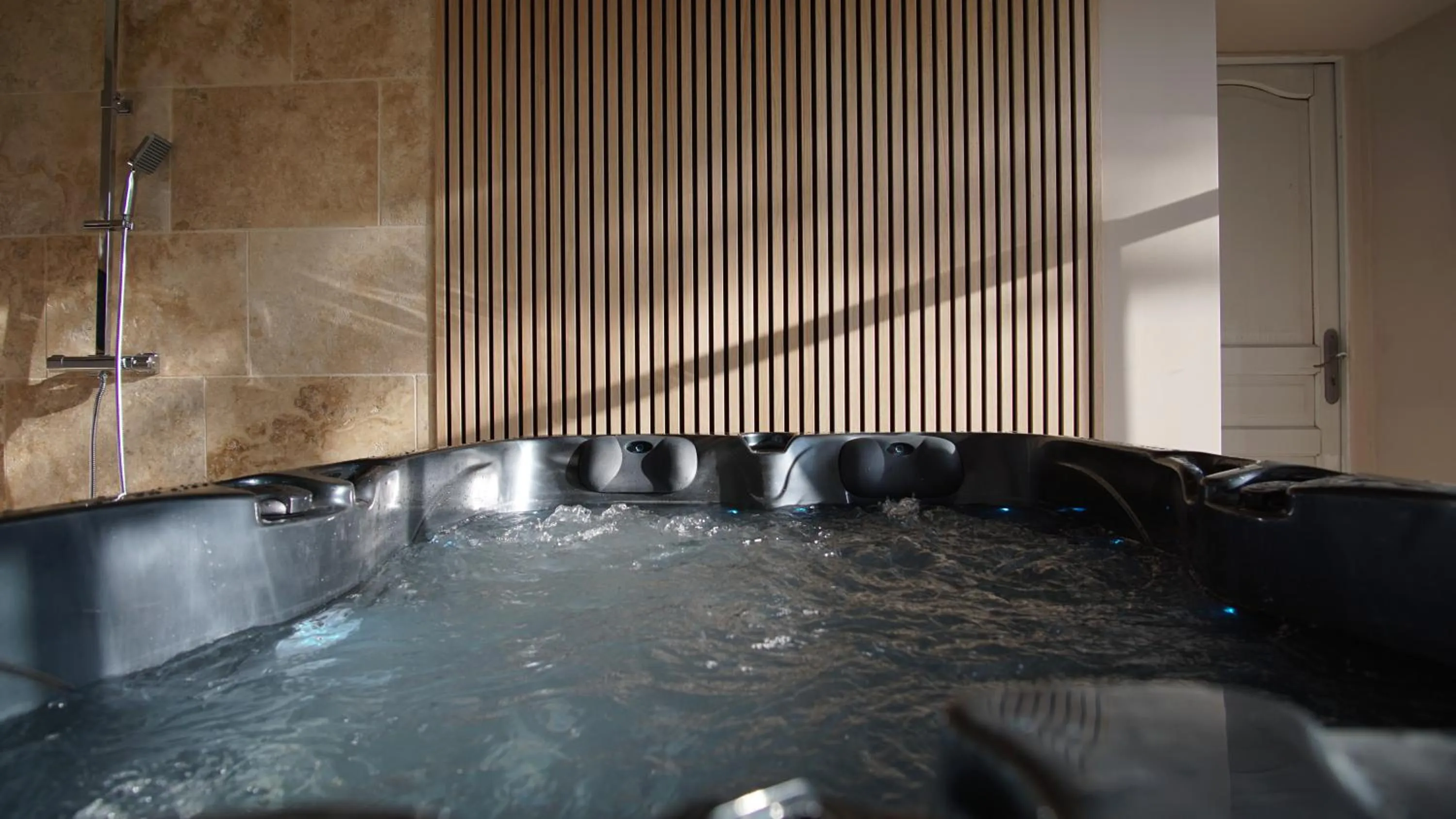 Hot Tub in Le Mas Fraissinet