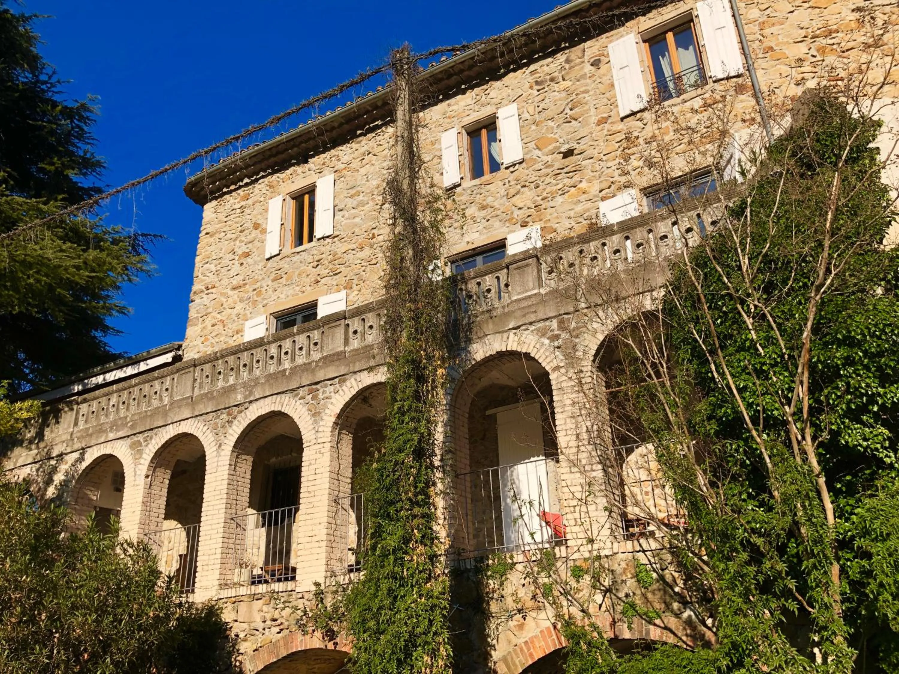 Property building in Le Mas Fraissinet