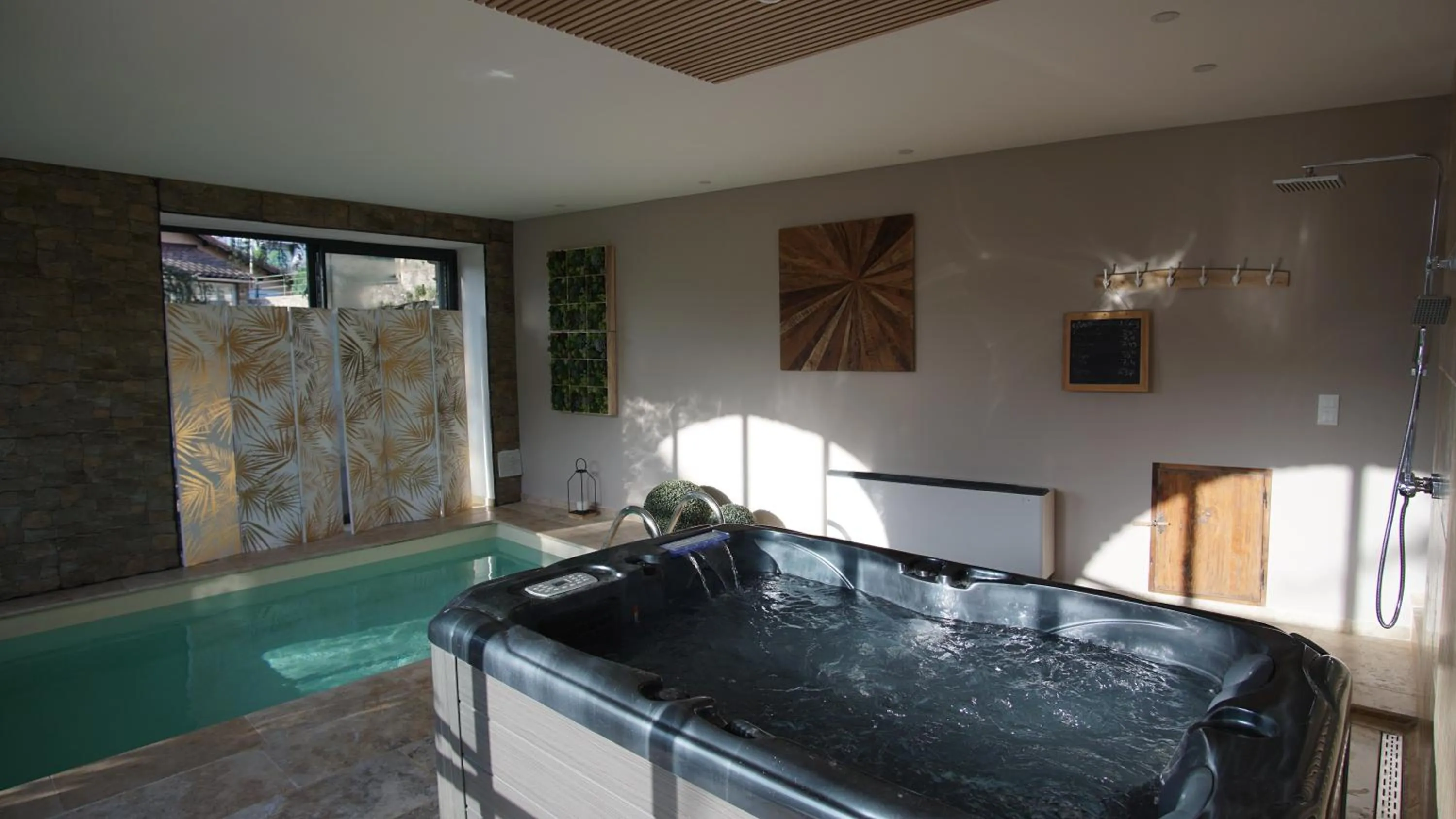 Spa and wellness centre/facilities in Le Mas Fraissinet