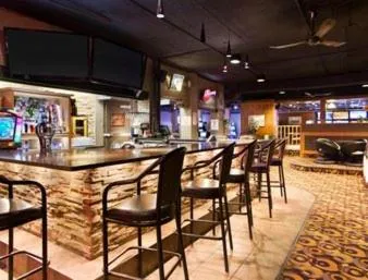 Communal lounge/ TV room in Central Suite Hotel