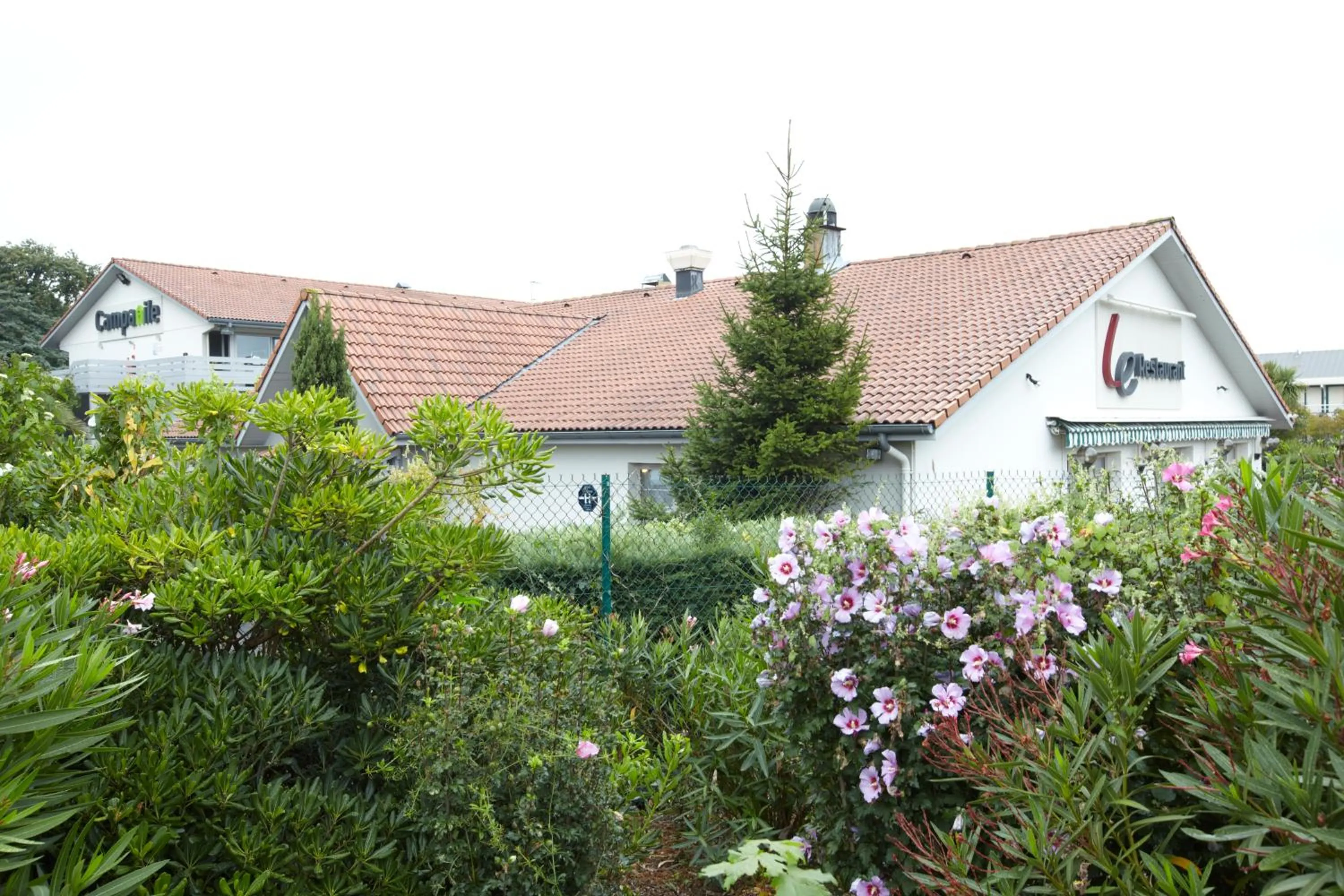 Facade/entrance in Campanile Biarritz