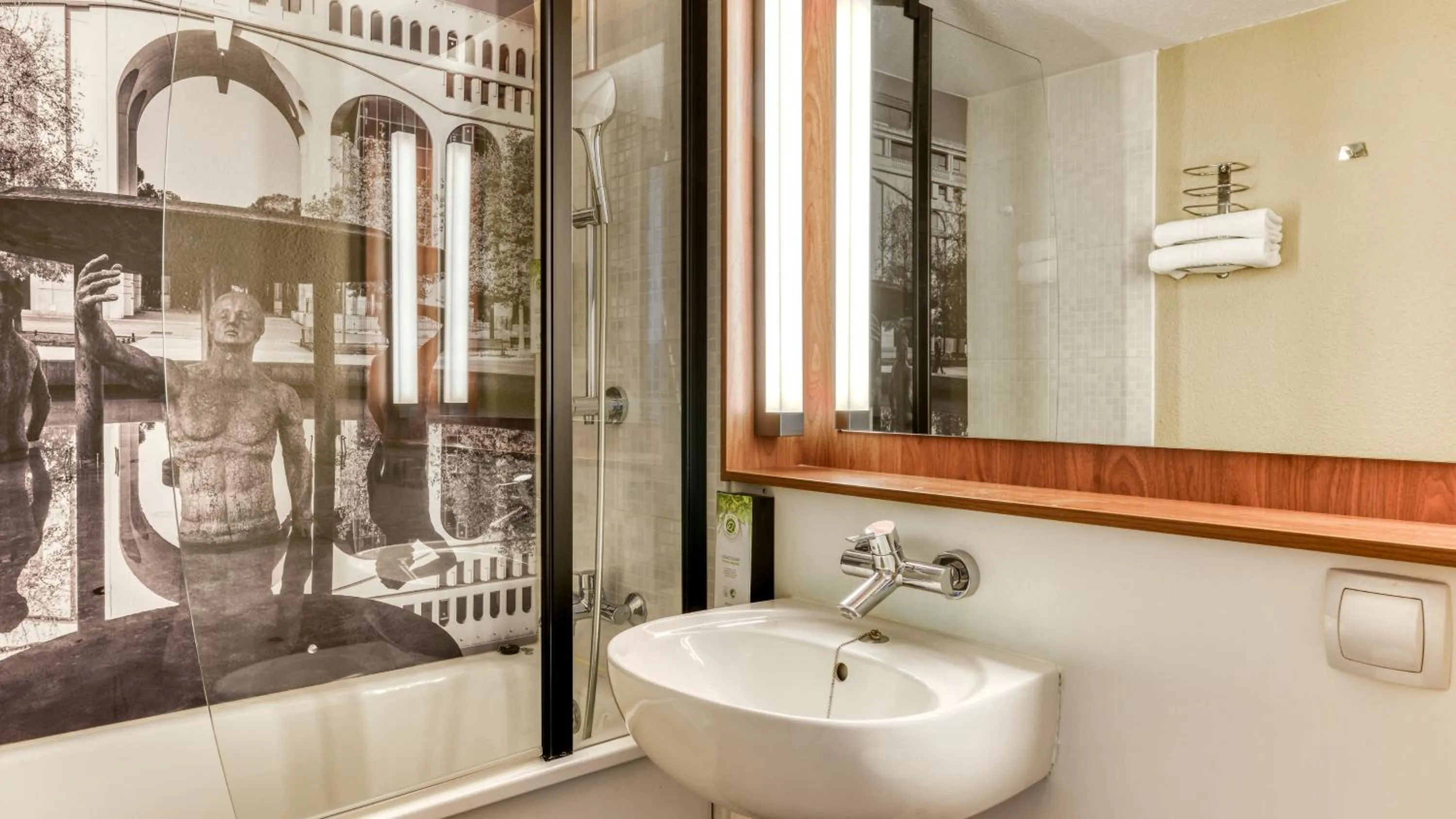 Shower in Campanile Biarritz