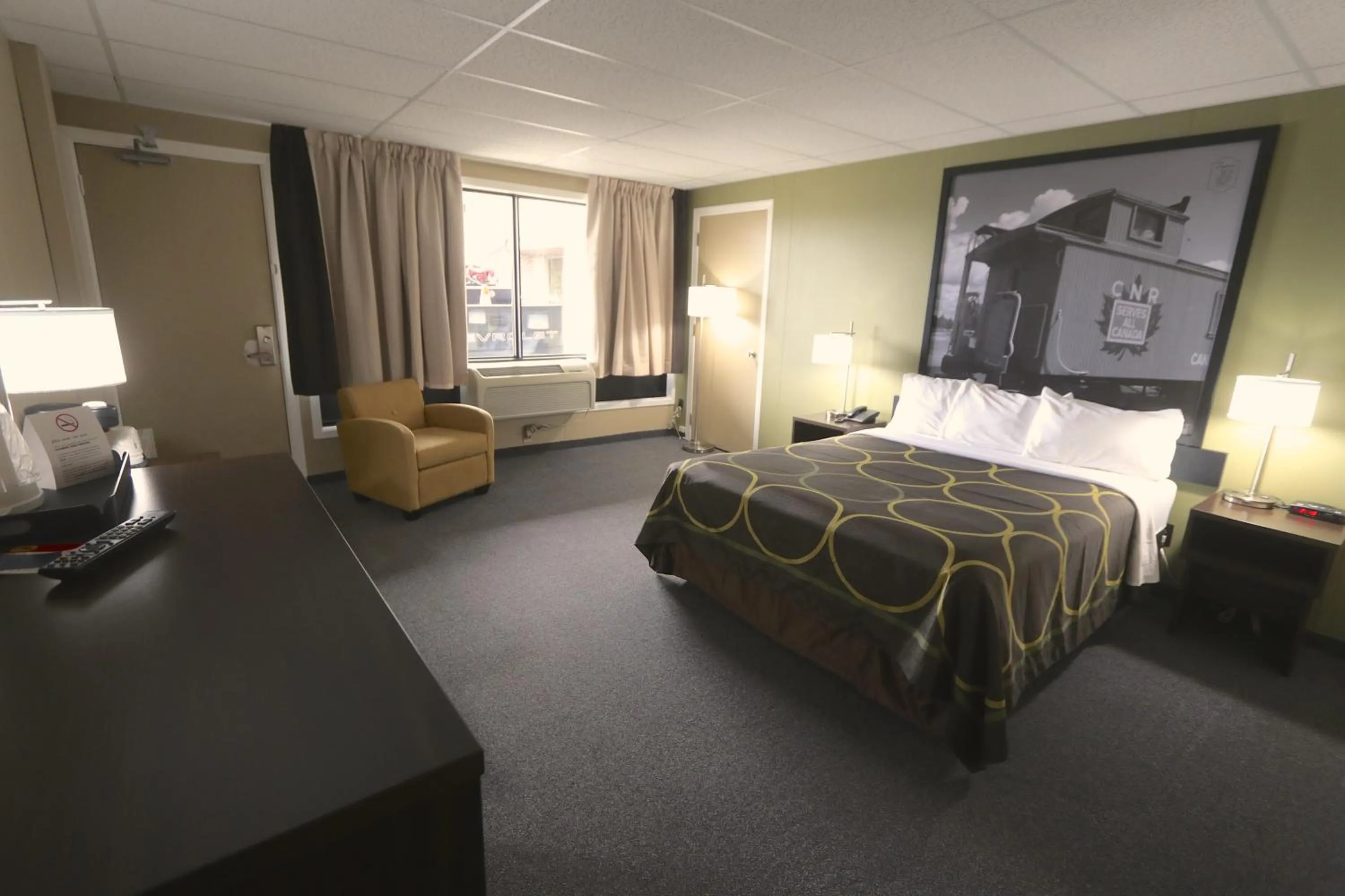 Photo of the whole room in Super 8 by Wyndham Hearst ON