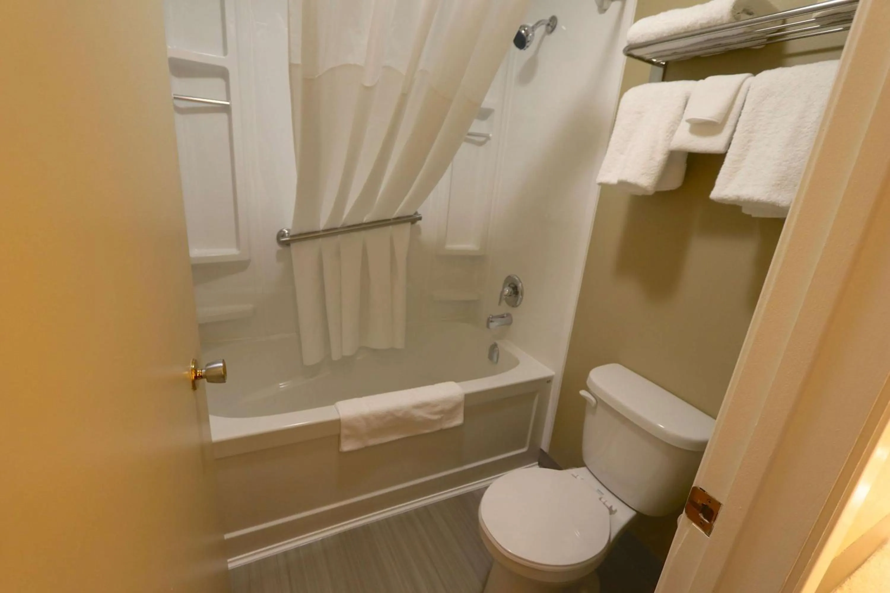 Bathroom in Super 8 by Wyndham Hearst ON