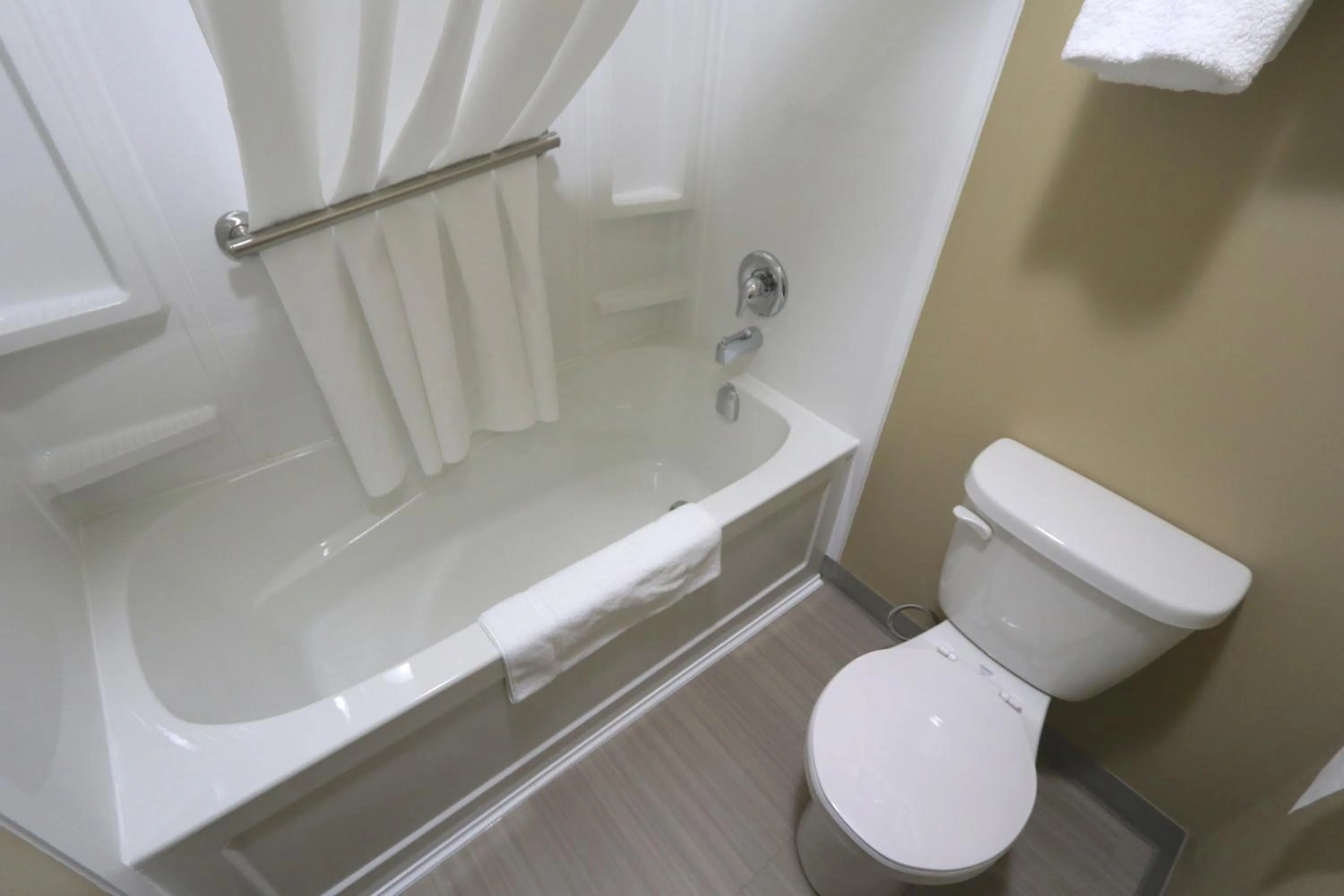 Bathroom in Super 8 by Wyndham Hearst ON