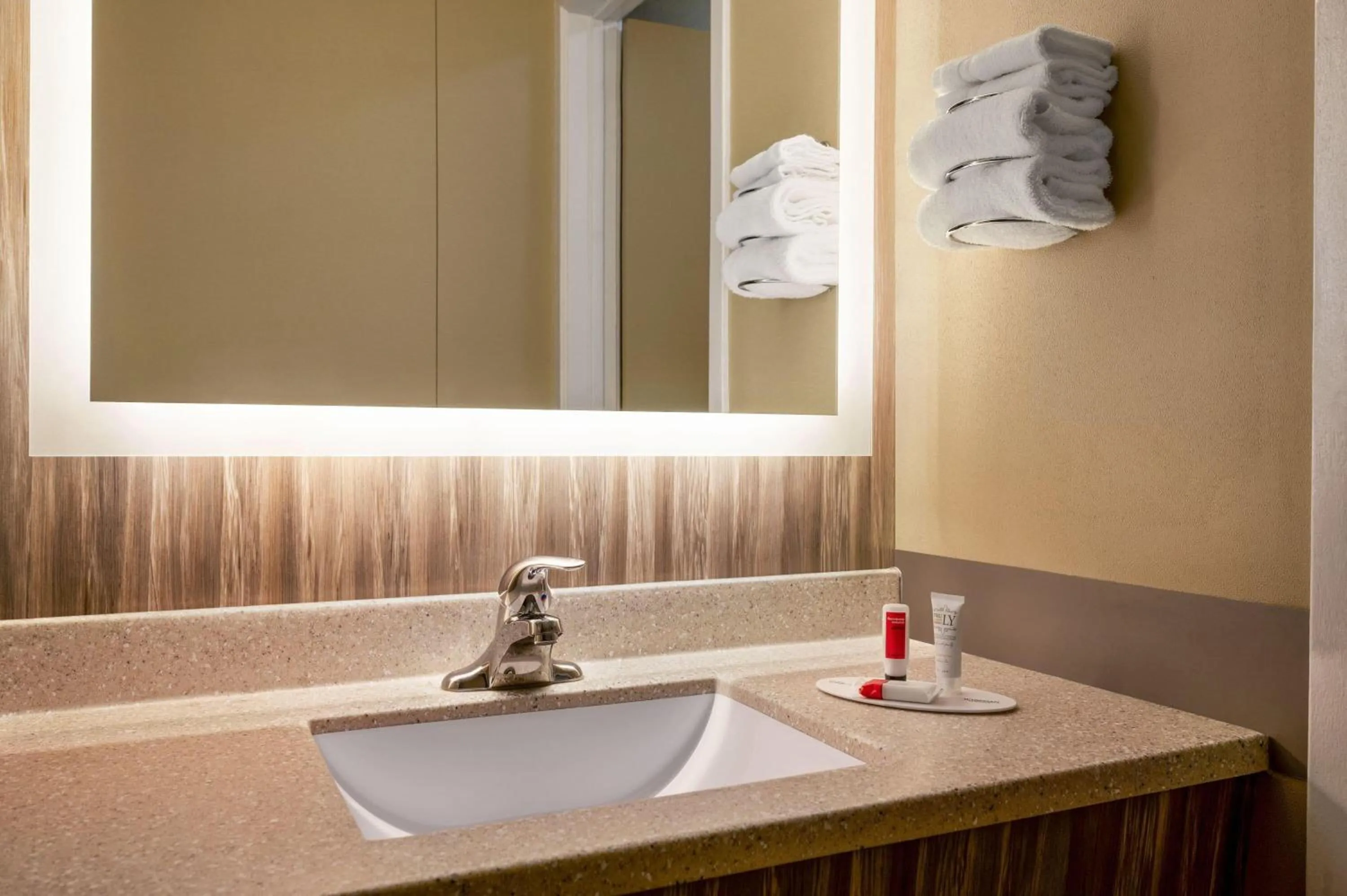Bathroom in Super 8 by Wyndham Hearst ON