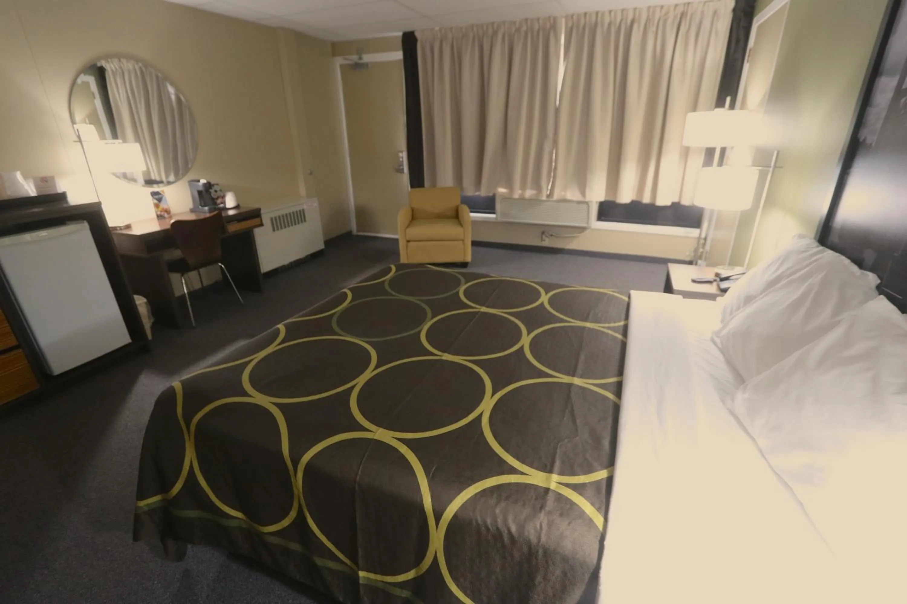 Photo of the whole room in Super 8 by Wyndham Hearst ON