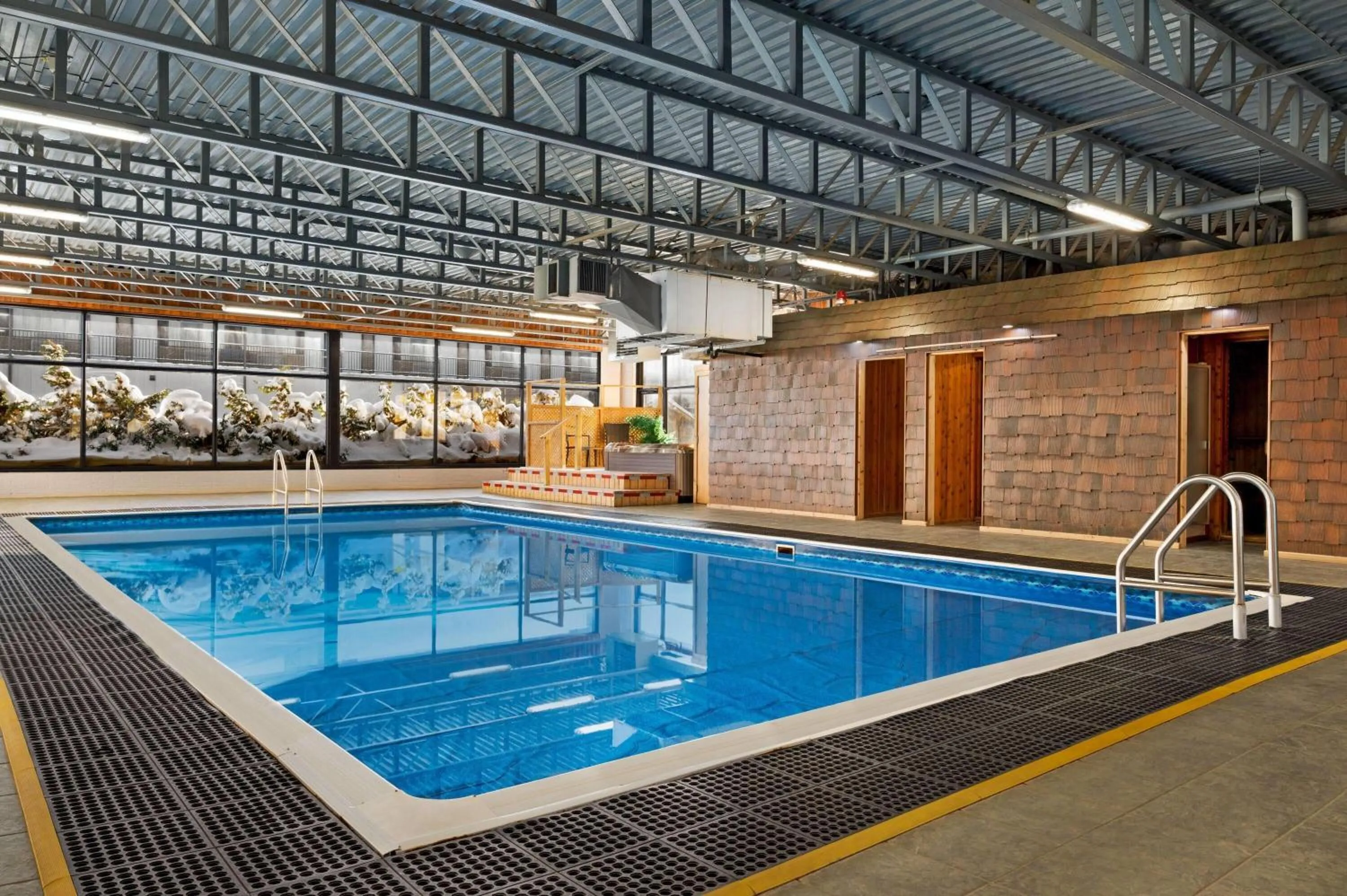 Swimming pool in Super 8 by Wyndham Hearst ON