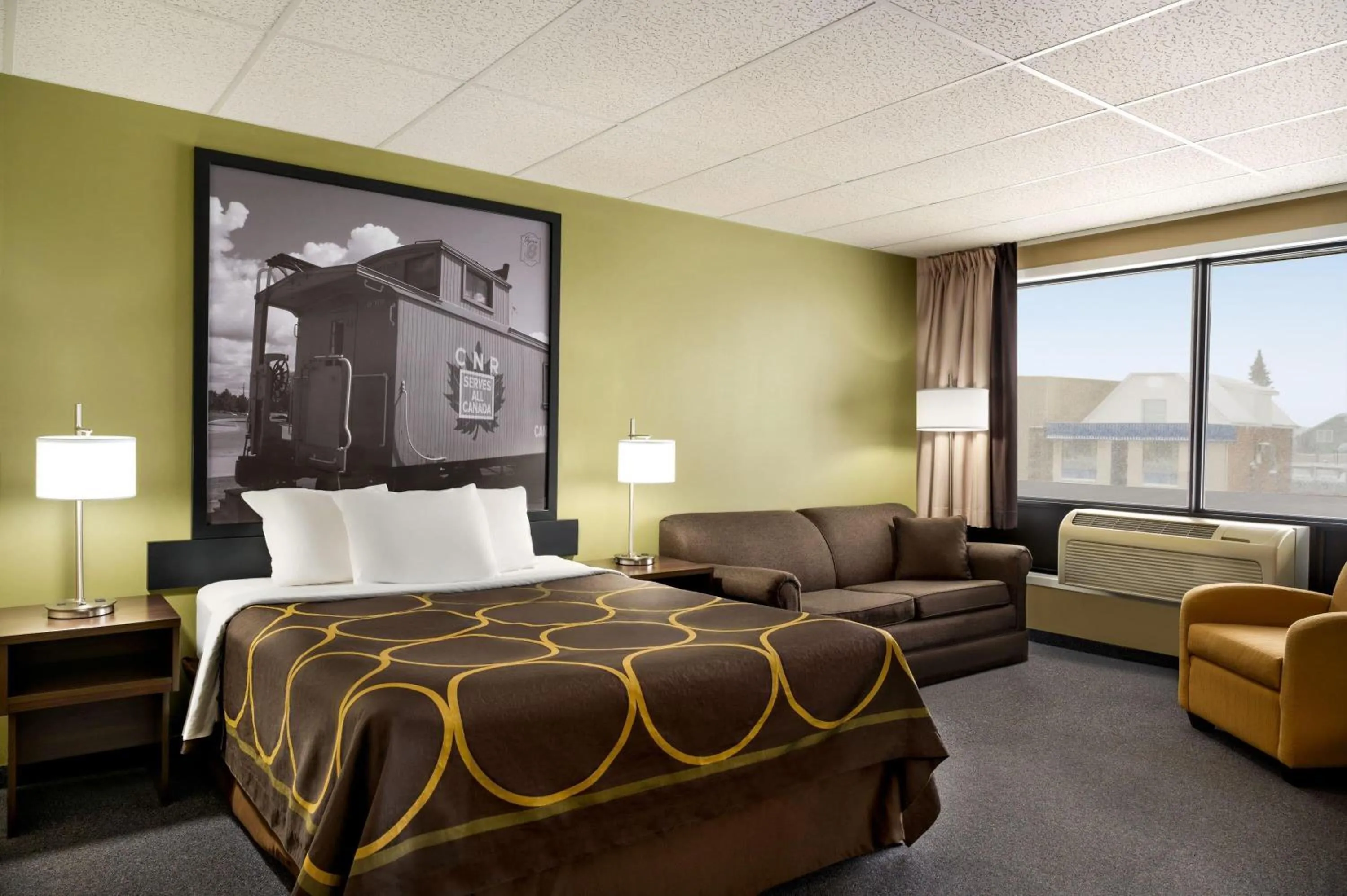 Photo of the whole room, Bed in Super 8 by Wyndham Hearst ON