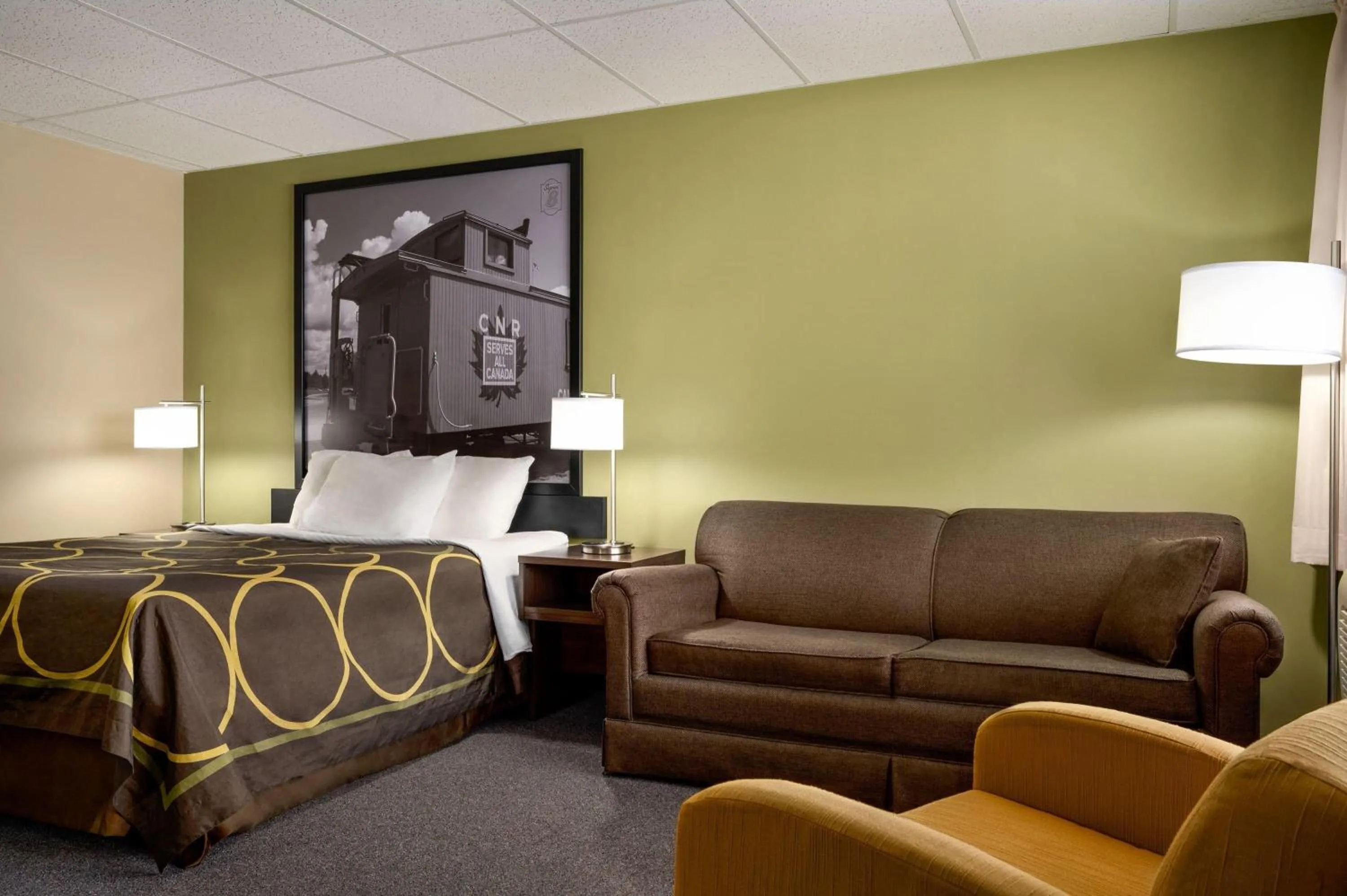 Photo of the whole room, Bed in Super 8 by Wyndham Hearst ON