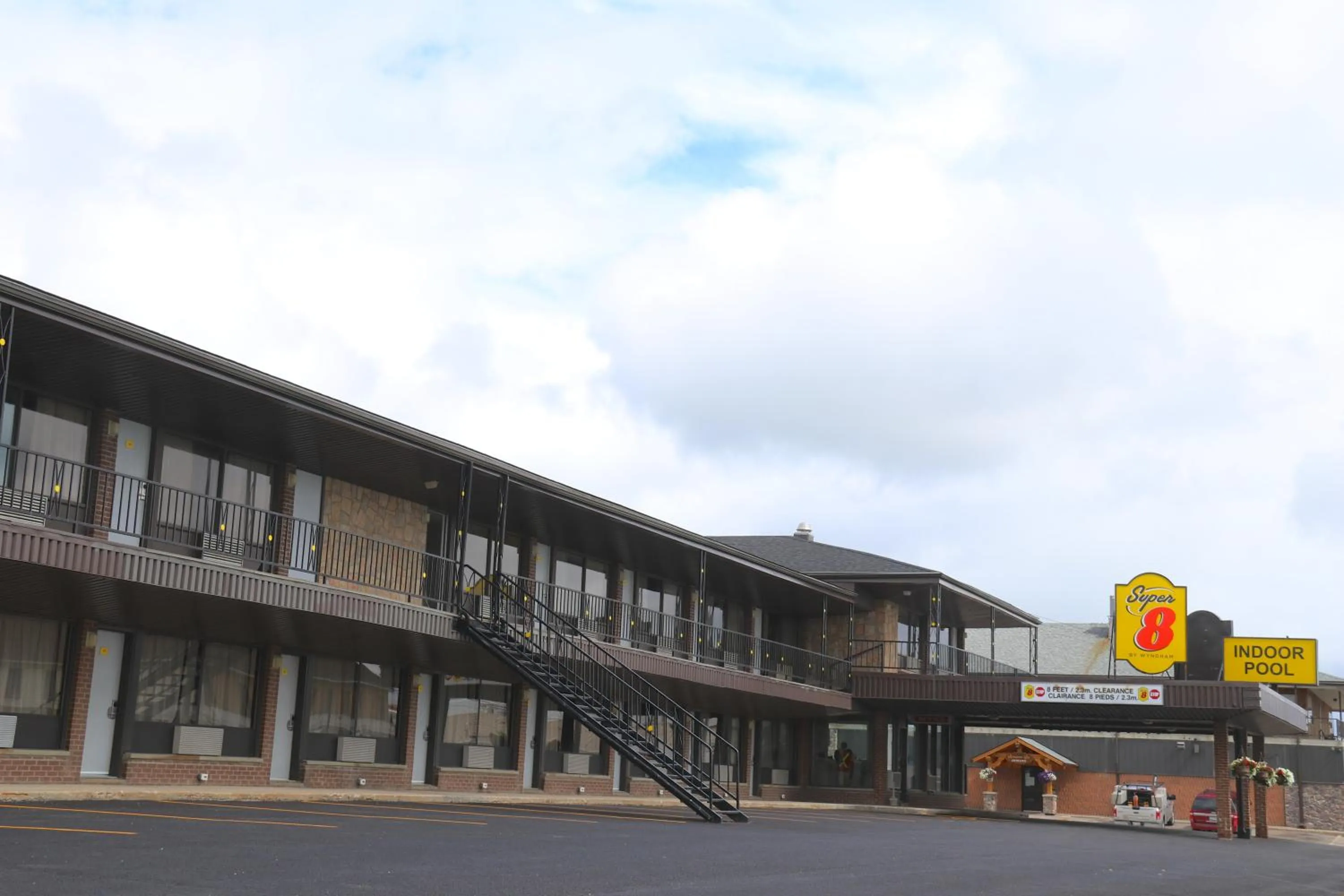 Property building in Super 8 by Wyndham Hearst ON