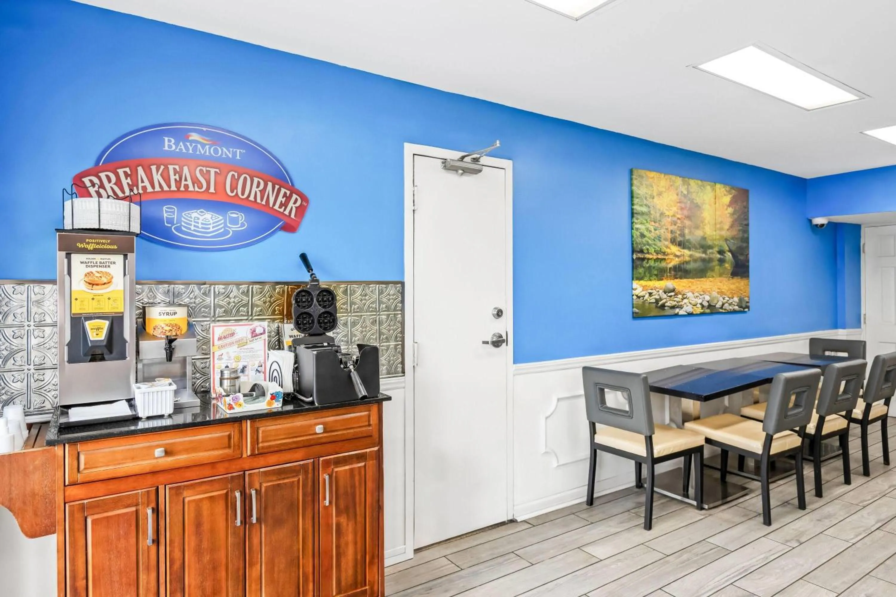 Restaurant/places to eat in Baymont by Wyndham Forest City