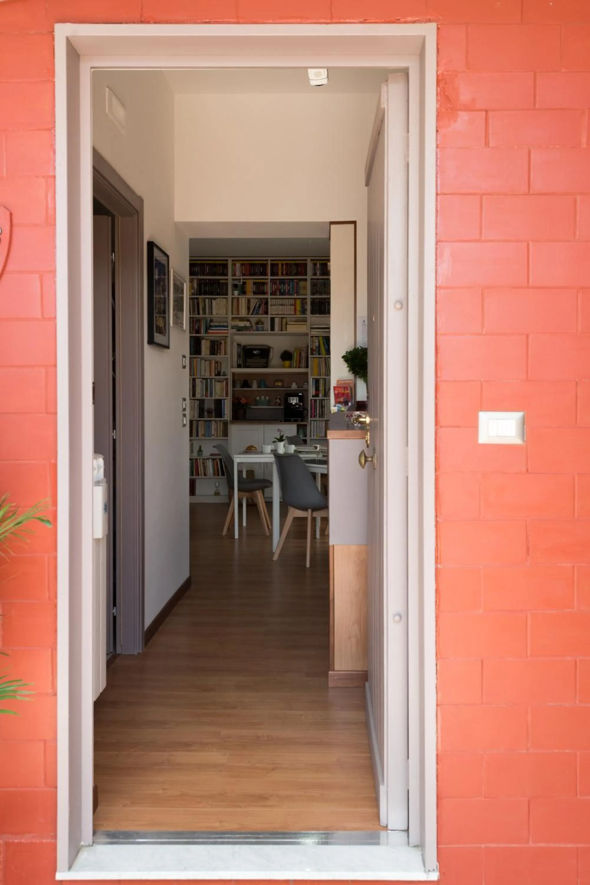 Facade/entrance in Starnone Bed&Book