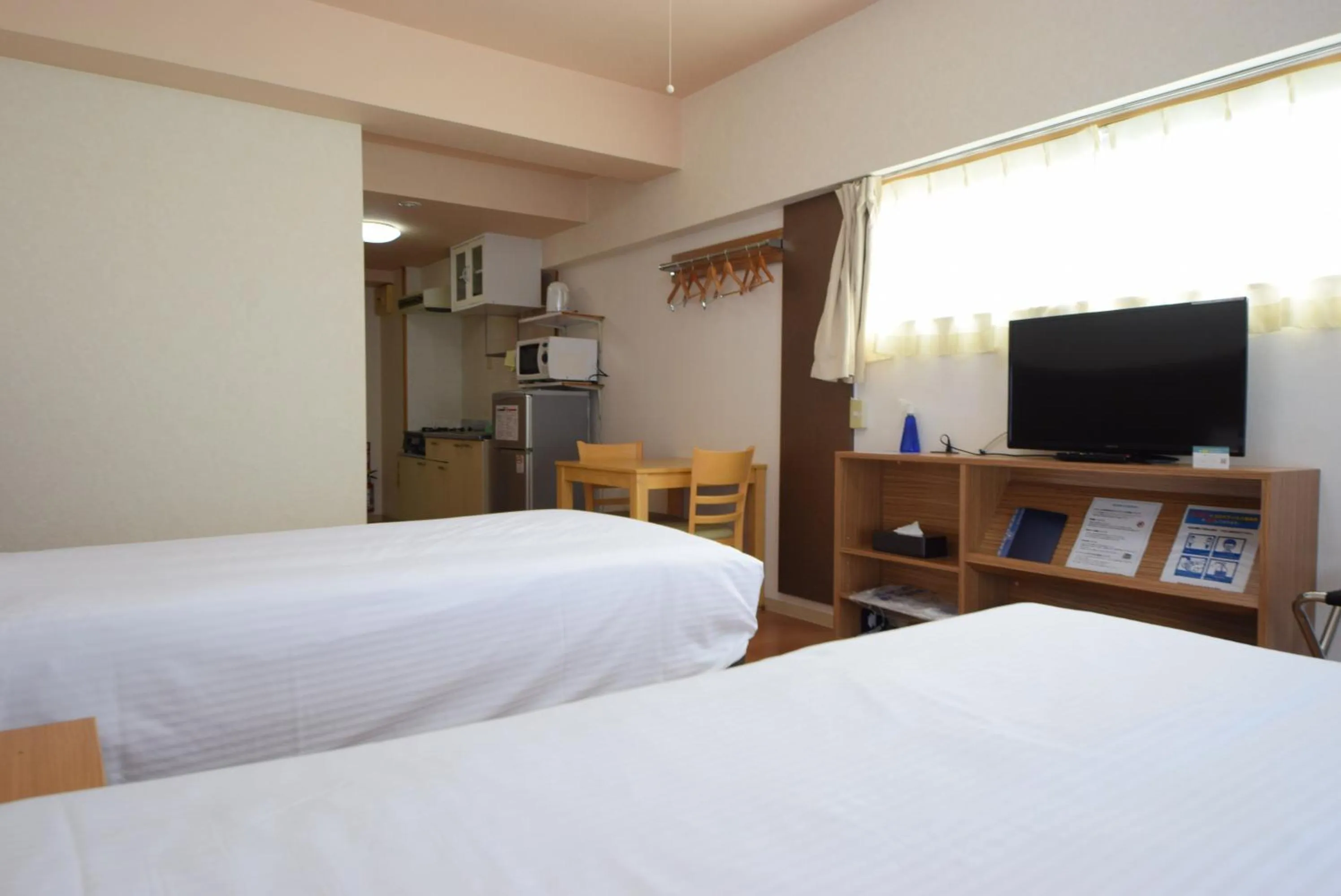 Bed, TV/Entertainment Center in STAY IN SUMUKA Kokusai Street