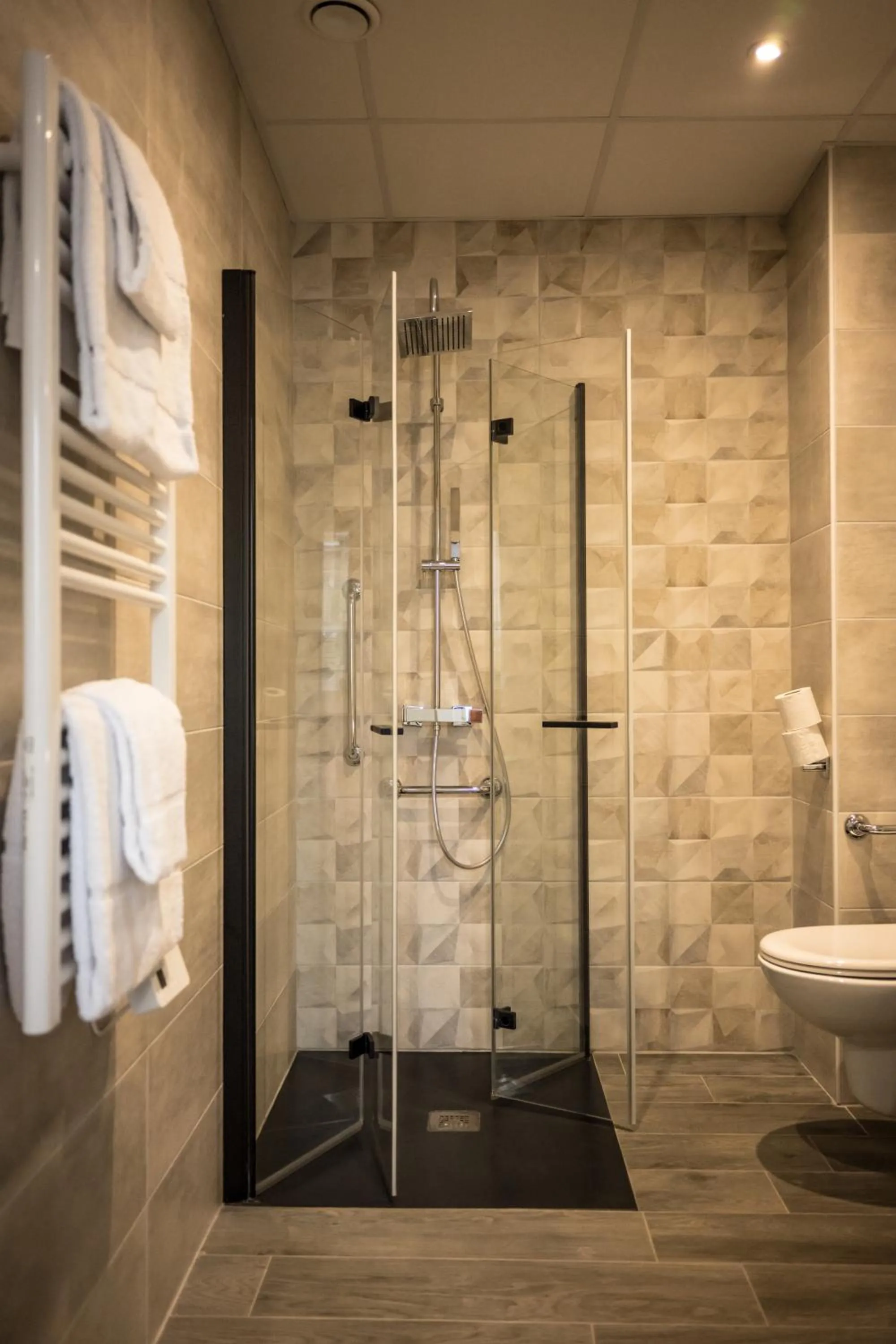 Bathroom in The Originals City, Hôtel Rive Droite, Albi "Quartier Madeleine"