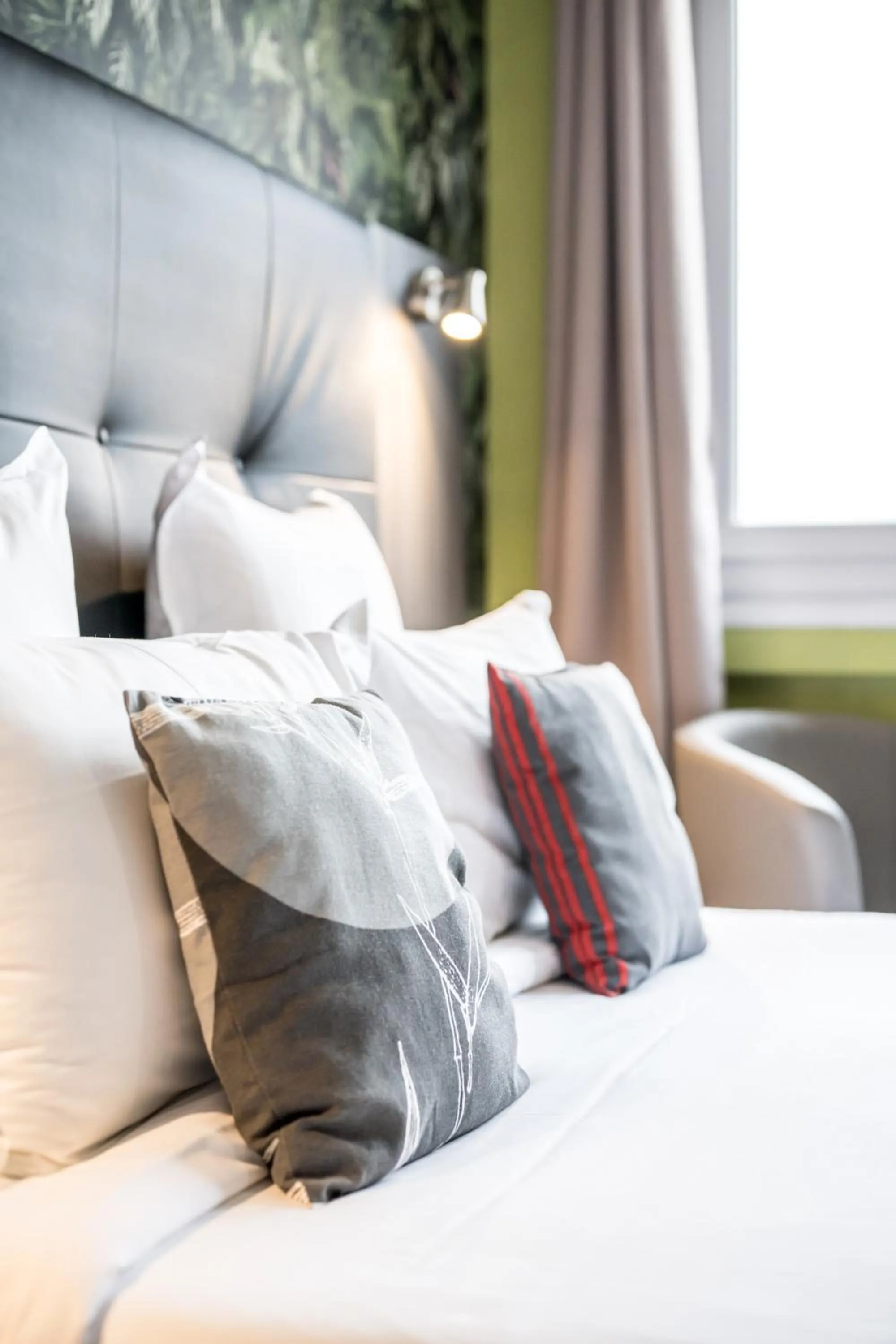 Bedroom, Bed in The Originals City, Hôtel Rive Droite, Albi "Quartier Madeleine"