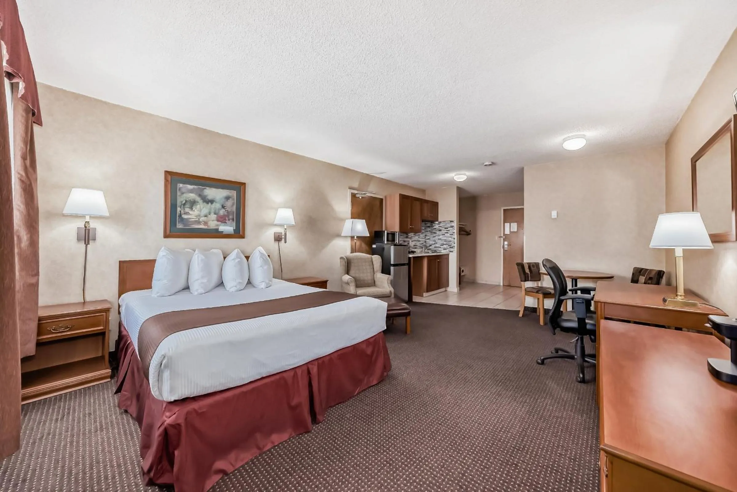 Photo of the whole room, Bed in Stony Plain Inn & Suites