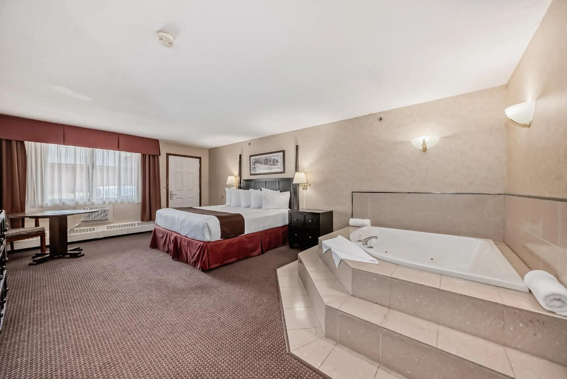 Photo of the whole room, Bed in Stony Plain Inn & Suites