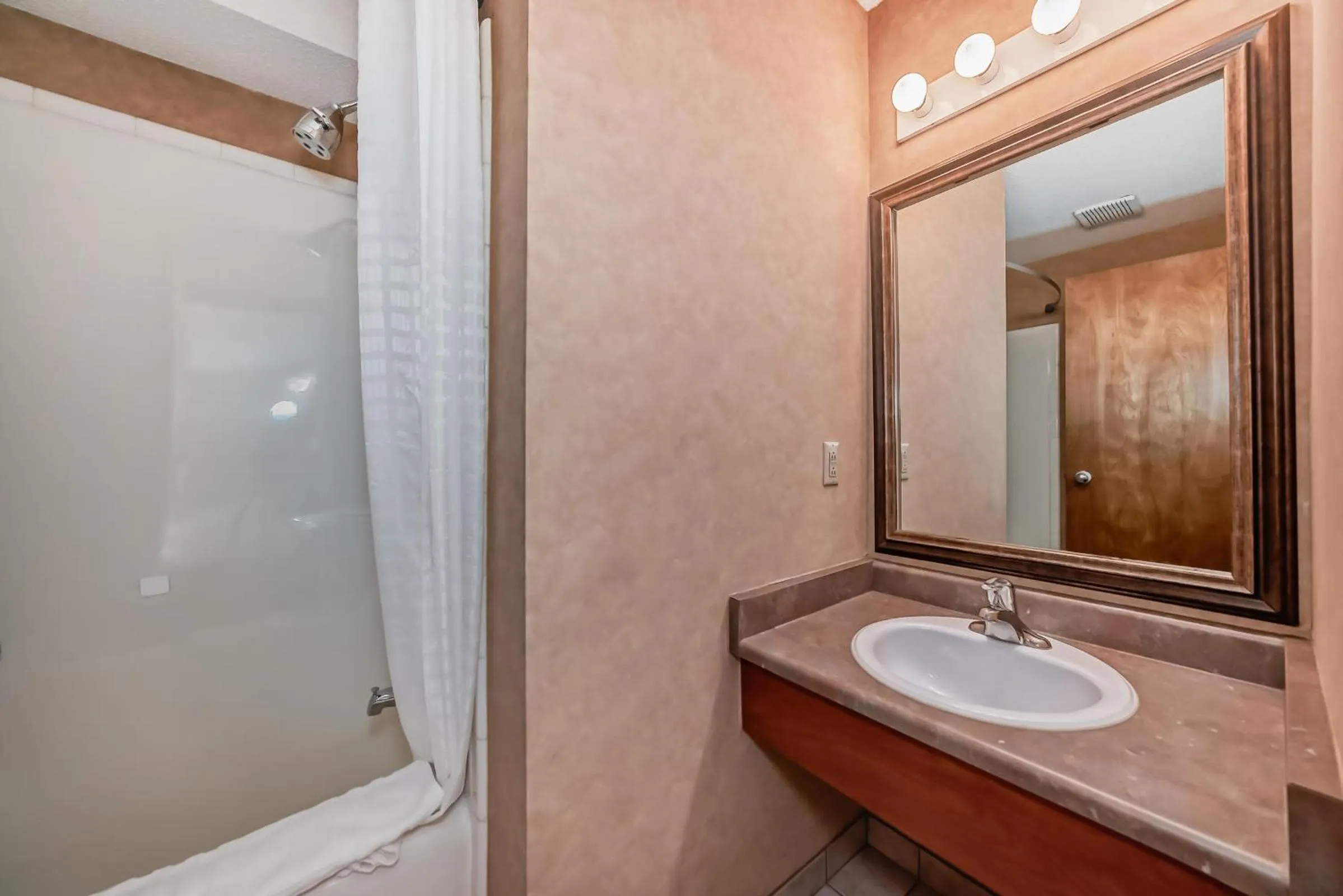 Bathroom in Stony Plain Inn & Suites