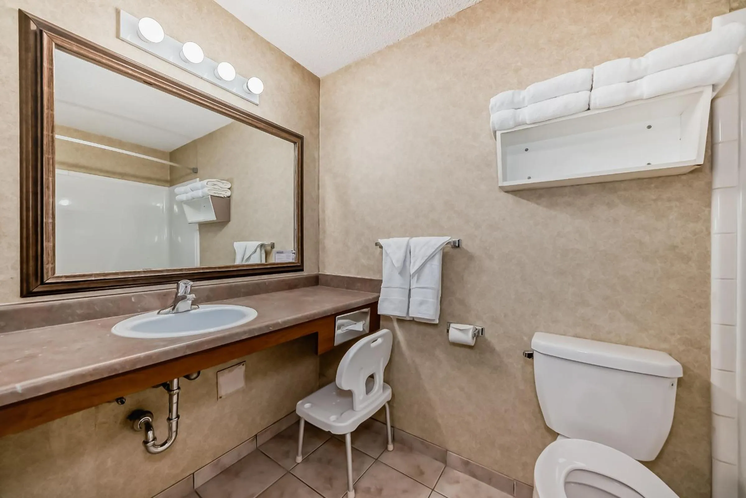 Bathroom in Stony Plain Inn & Suites