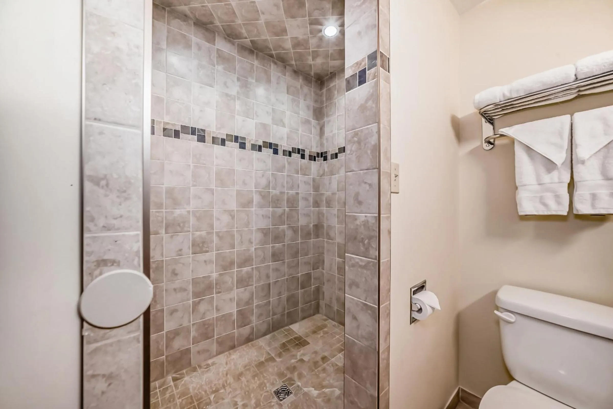 Bathroom in Stony Plain Inn & Suites