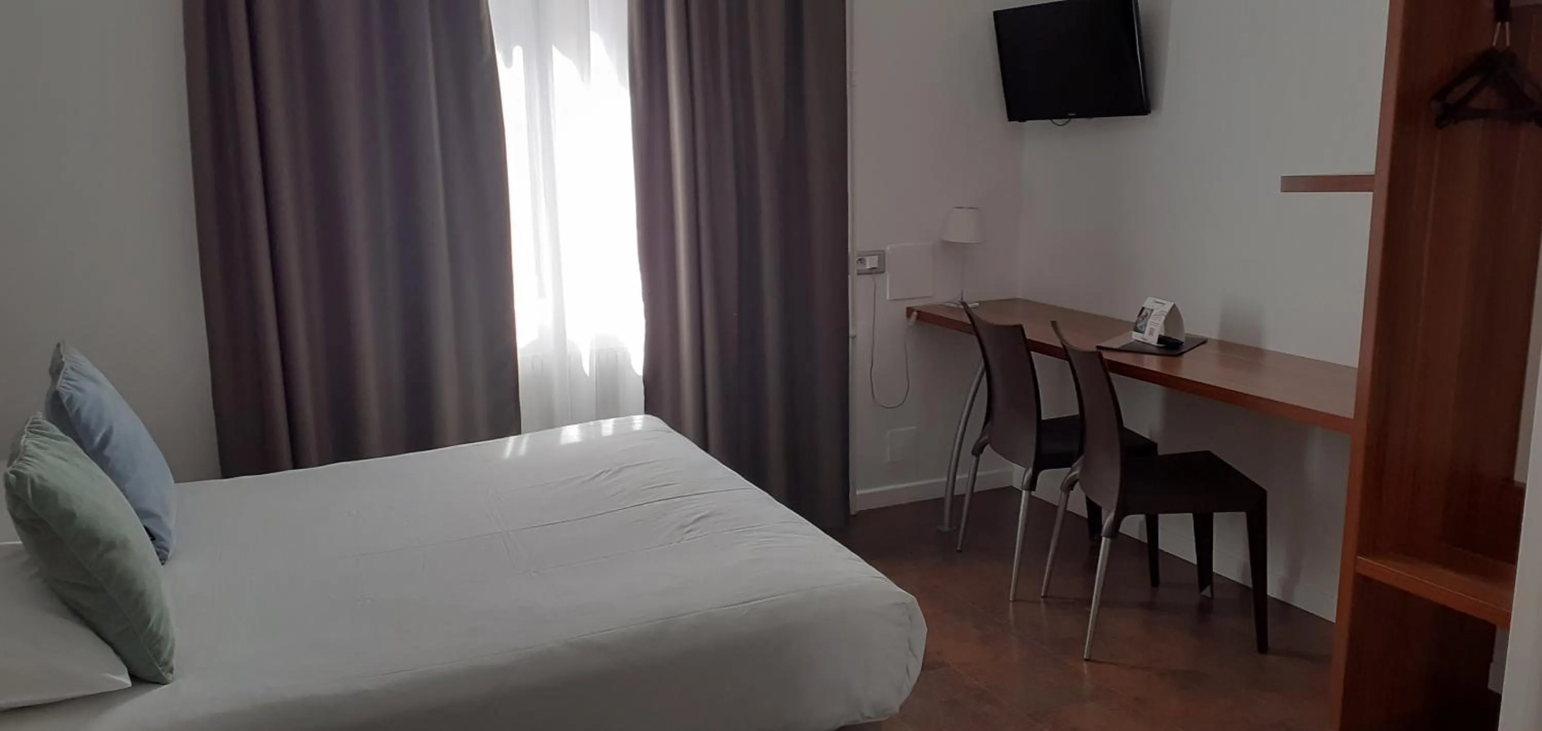 Bed in The Originals City, Hôtel Colmar Gare