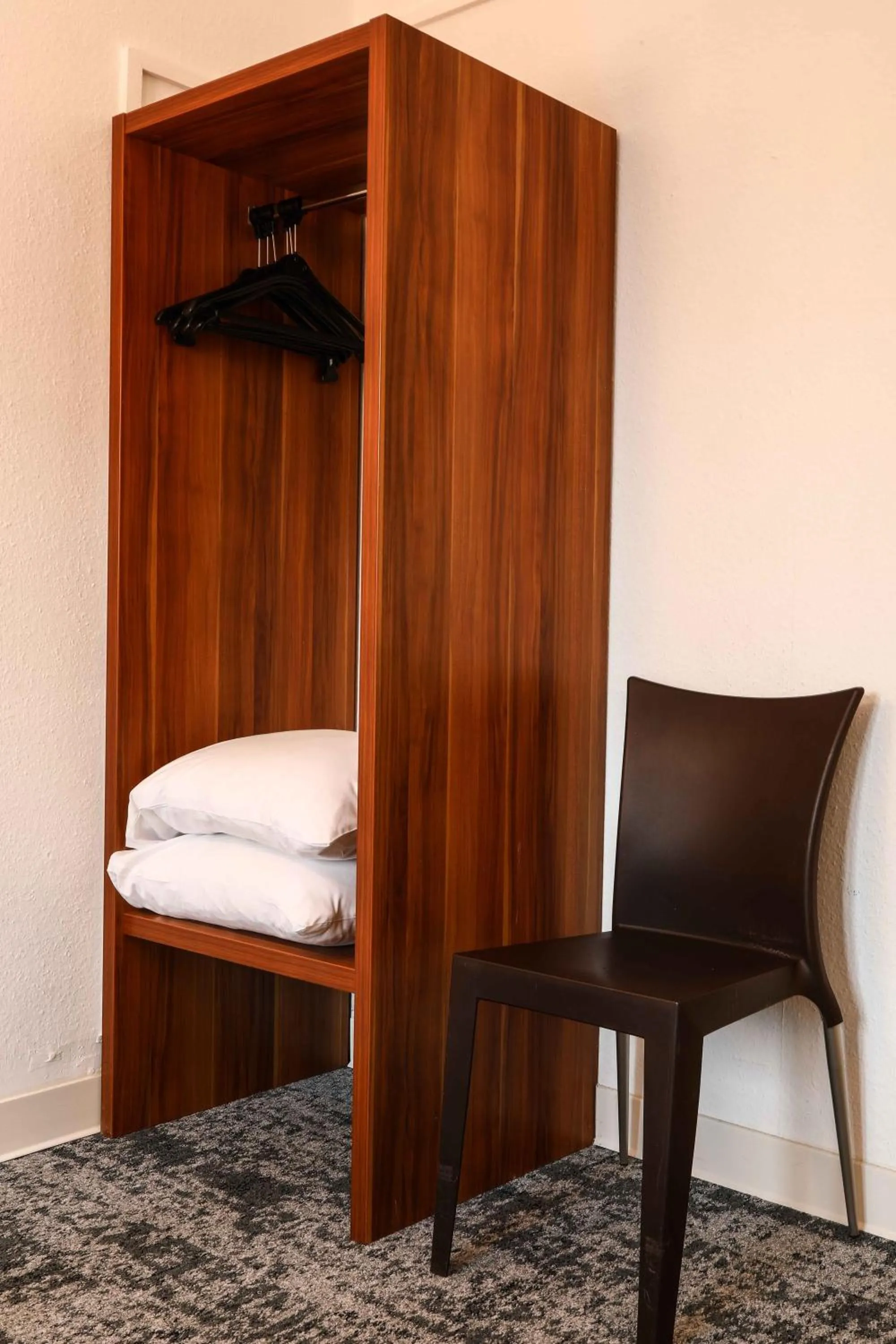 Decorative detail, Bed in The Originals City, Hôtel Colmar Gare